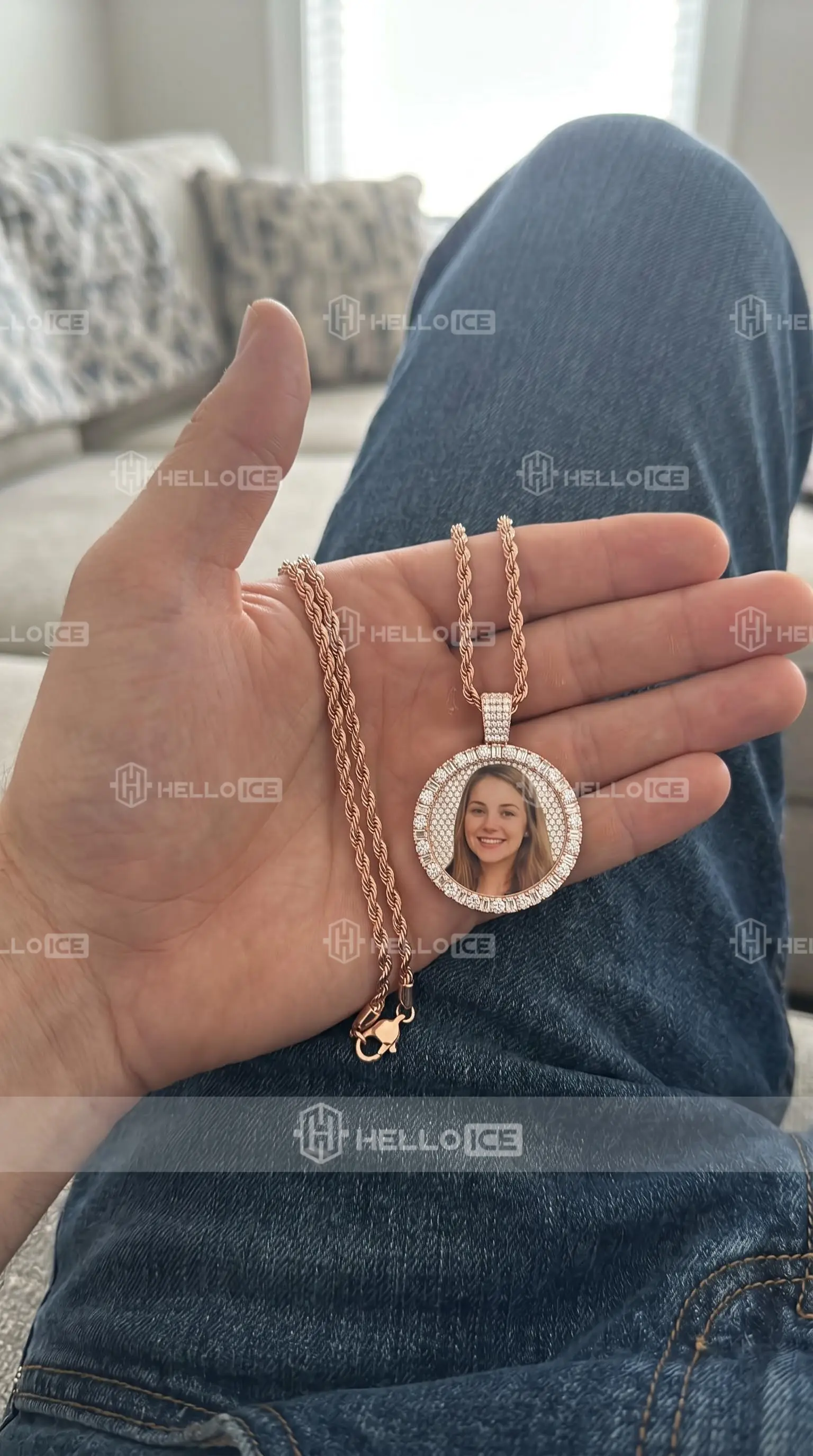 Helloice Review Image