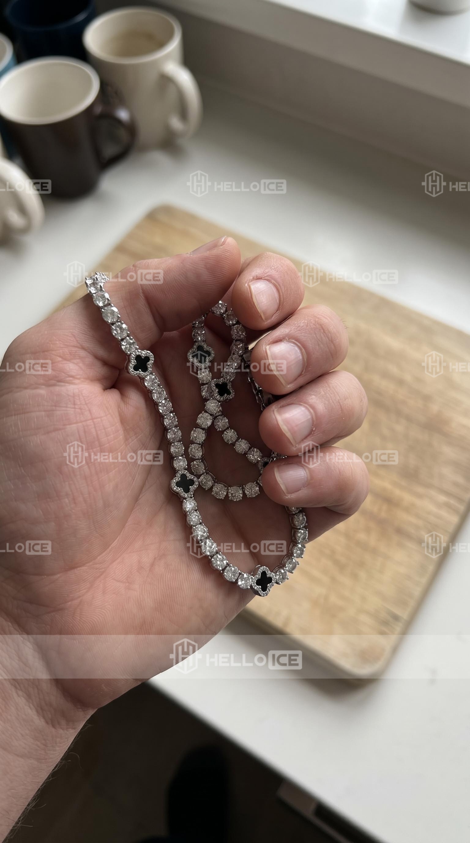 Helloice Review Image