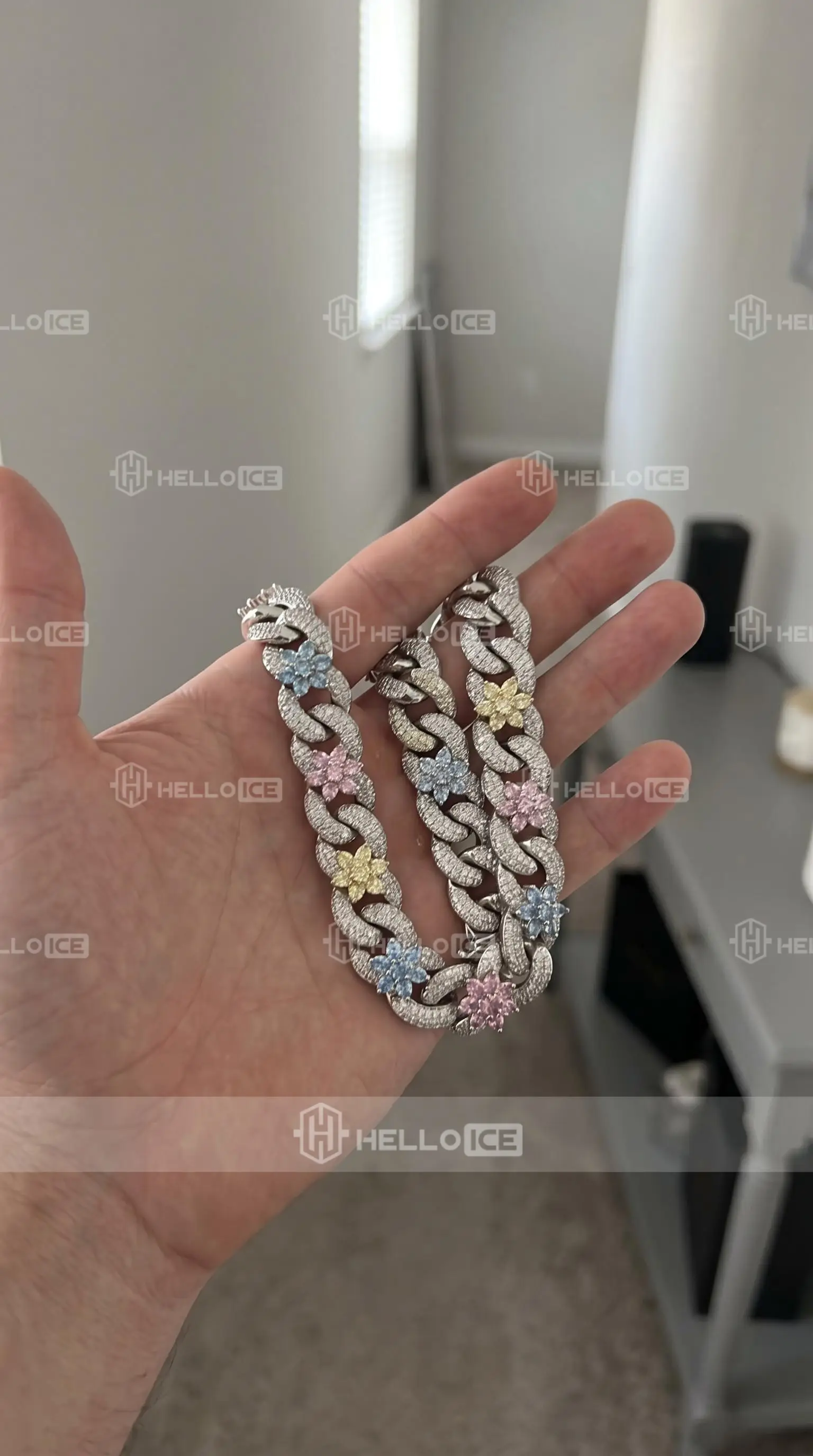 Helloice Review Image