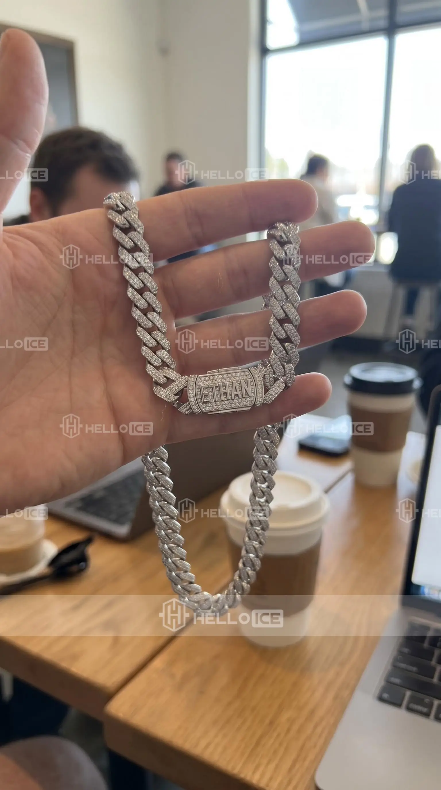 Helloice Review Image