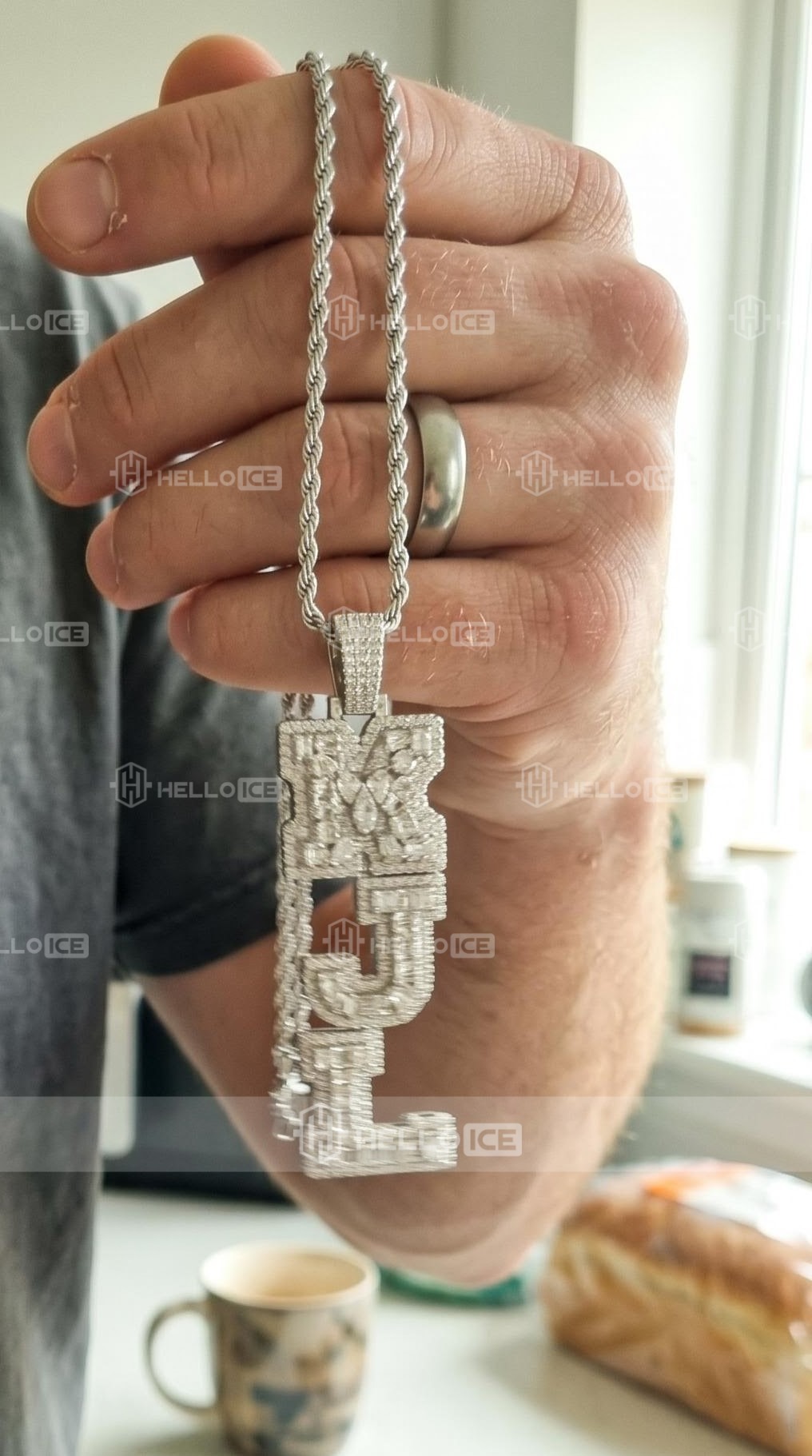 Helloice Review Image