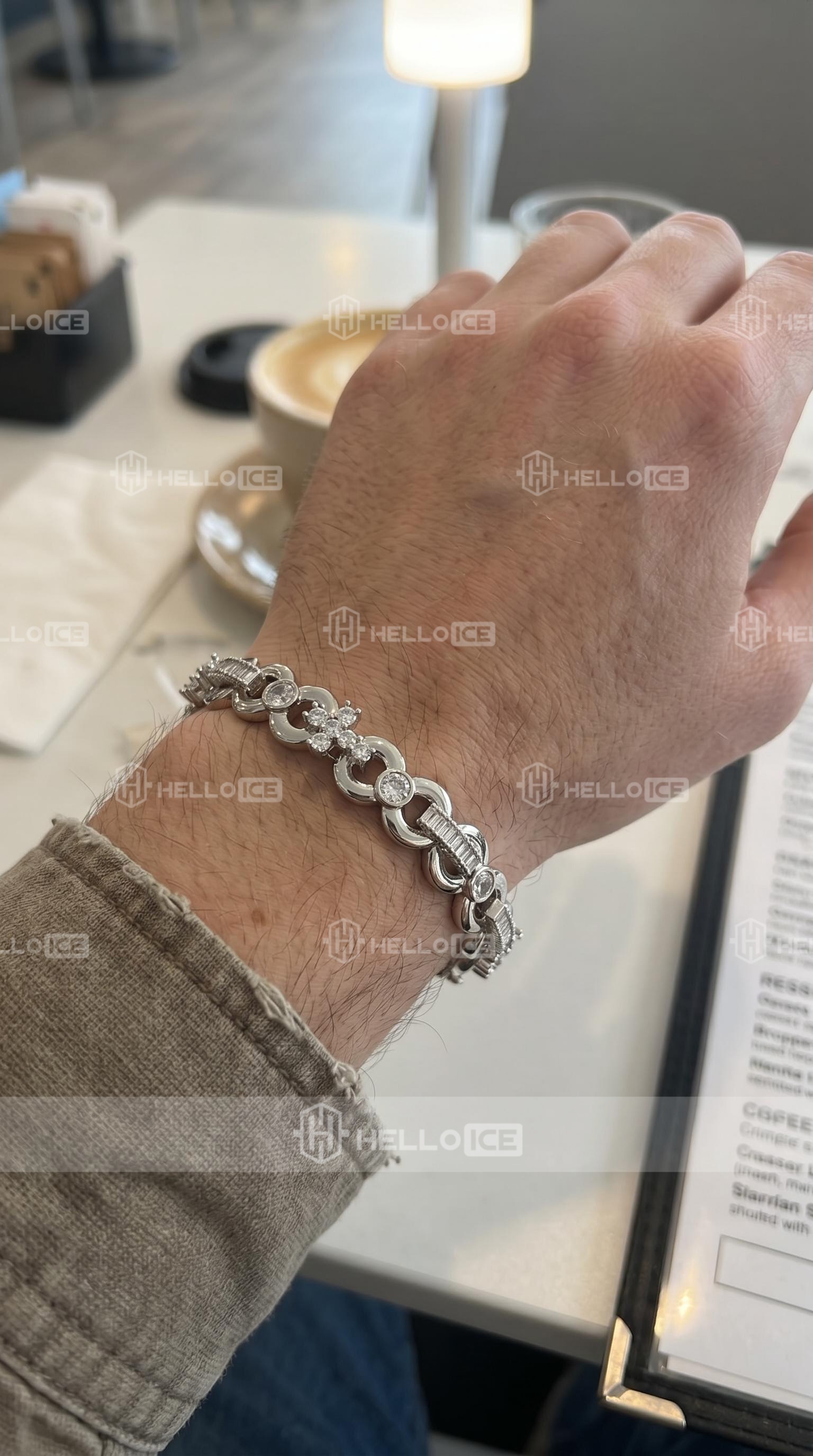 Helloice Review Image