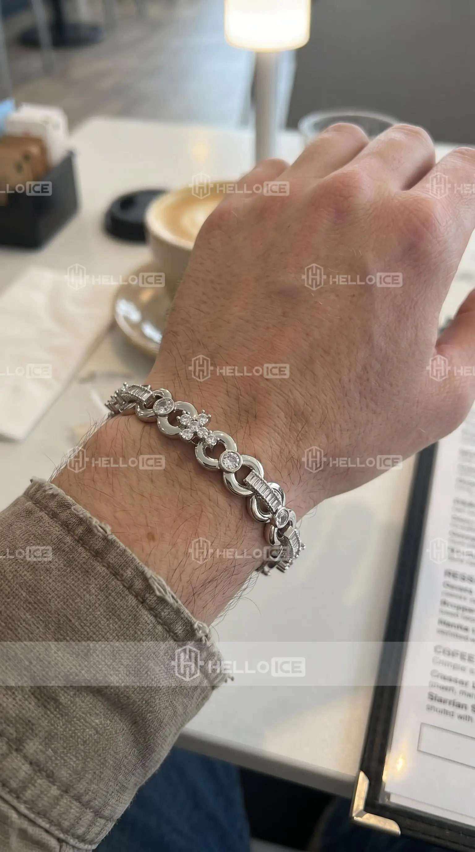 Helloice Review Image