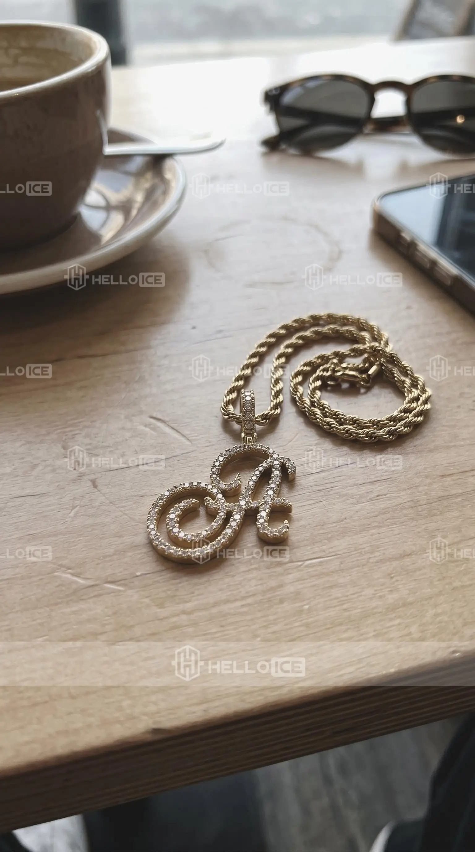 Helloice Review Image