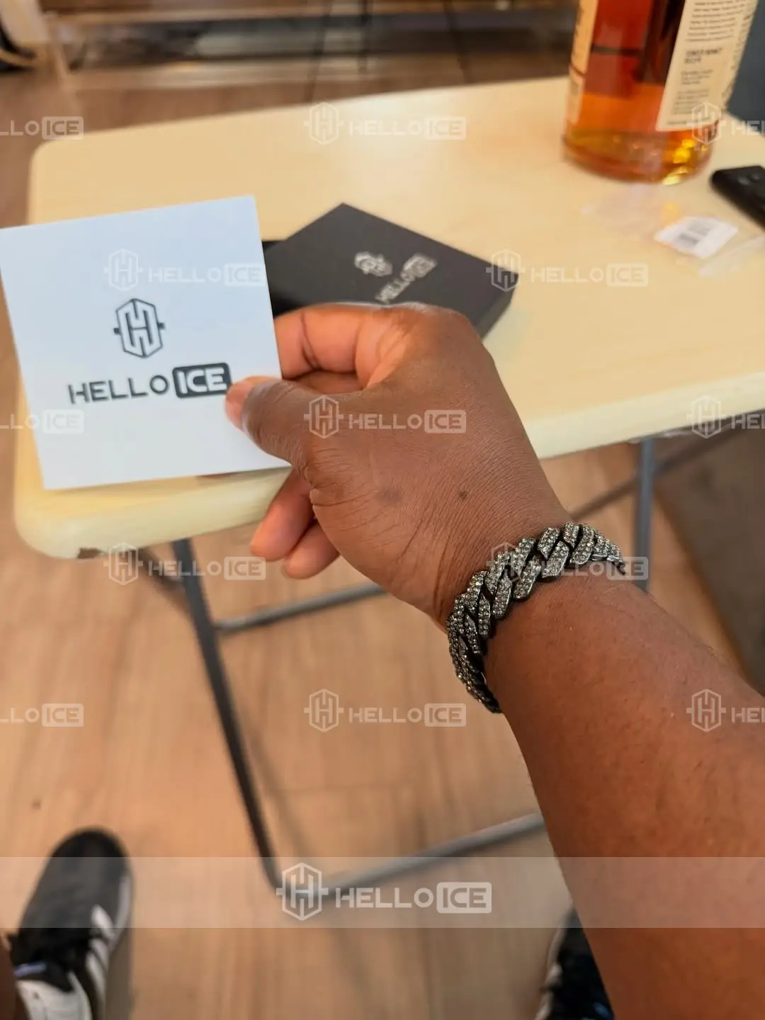 Helloice Review Image