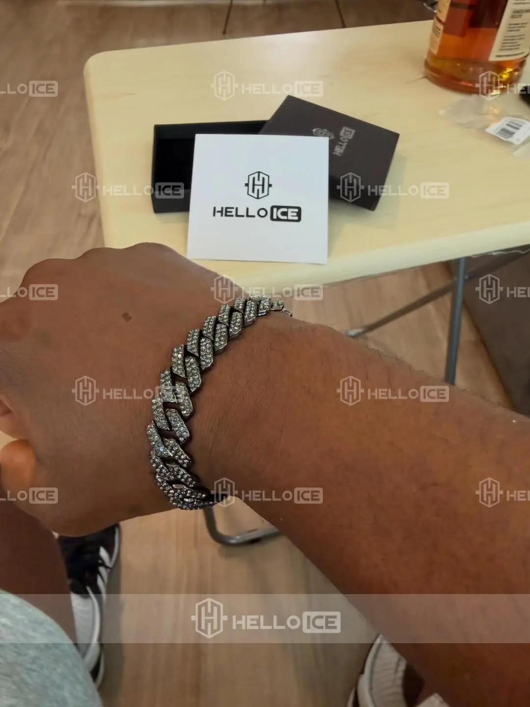 Helloice Review Image