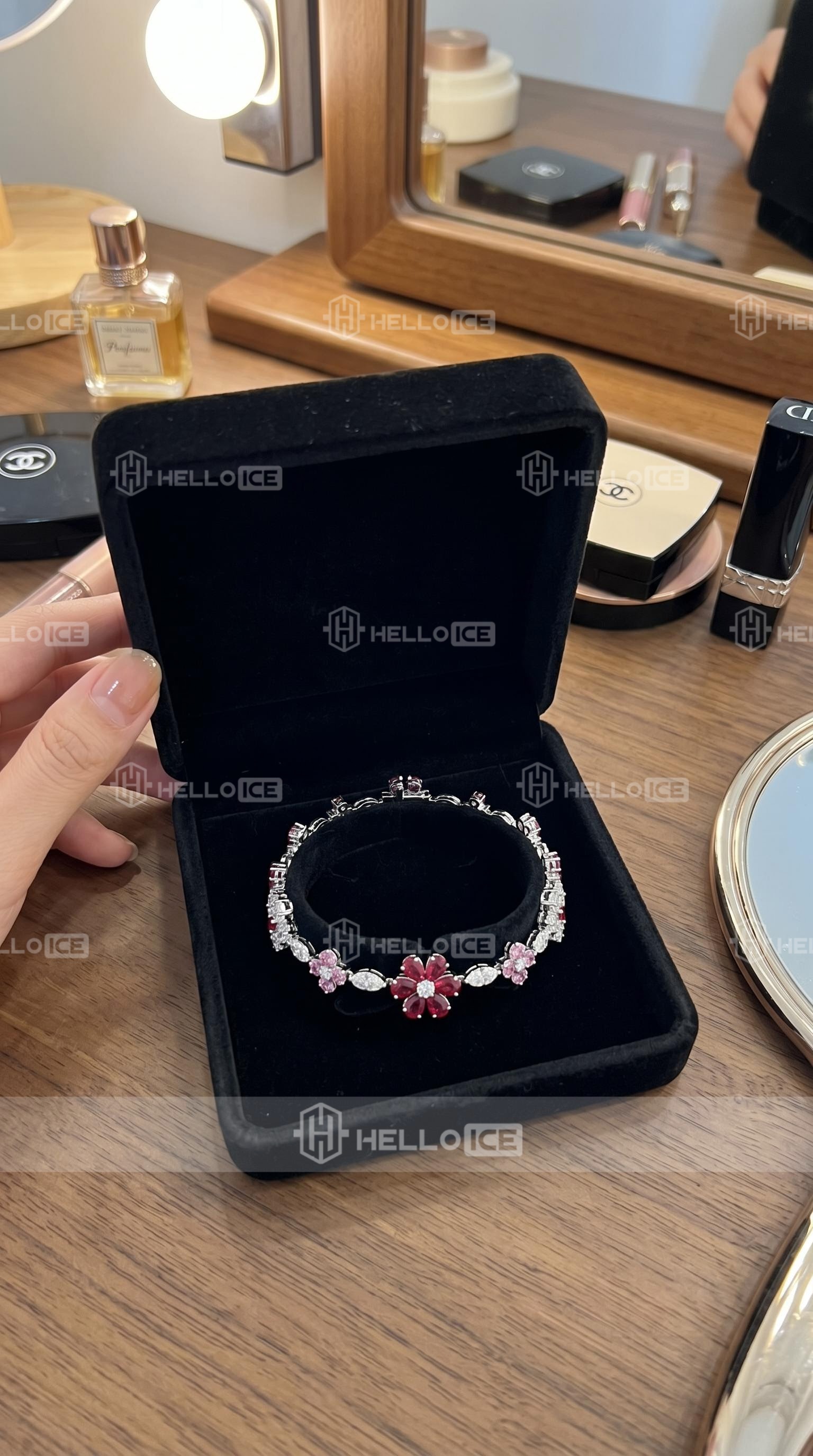 Helloice Review Image