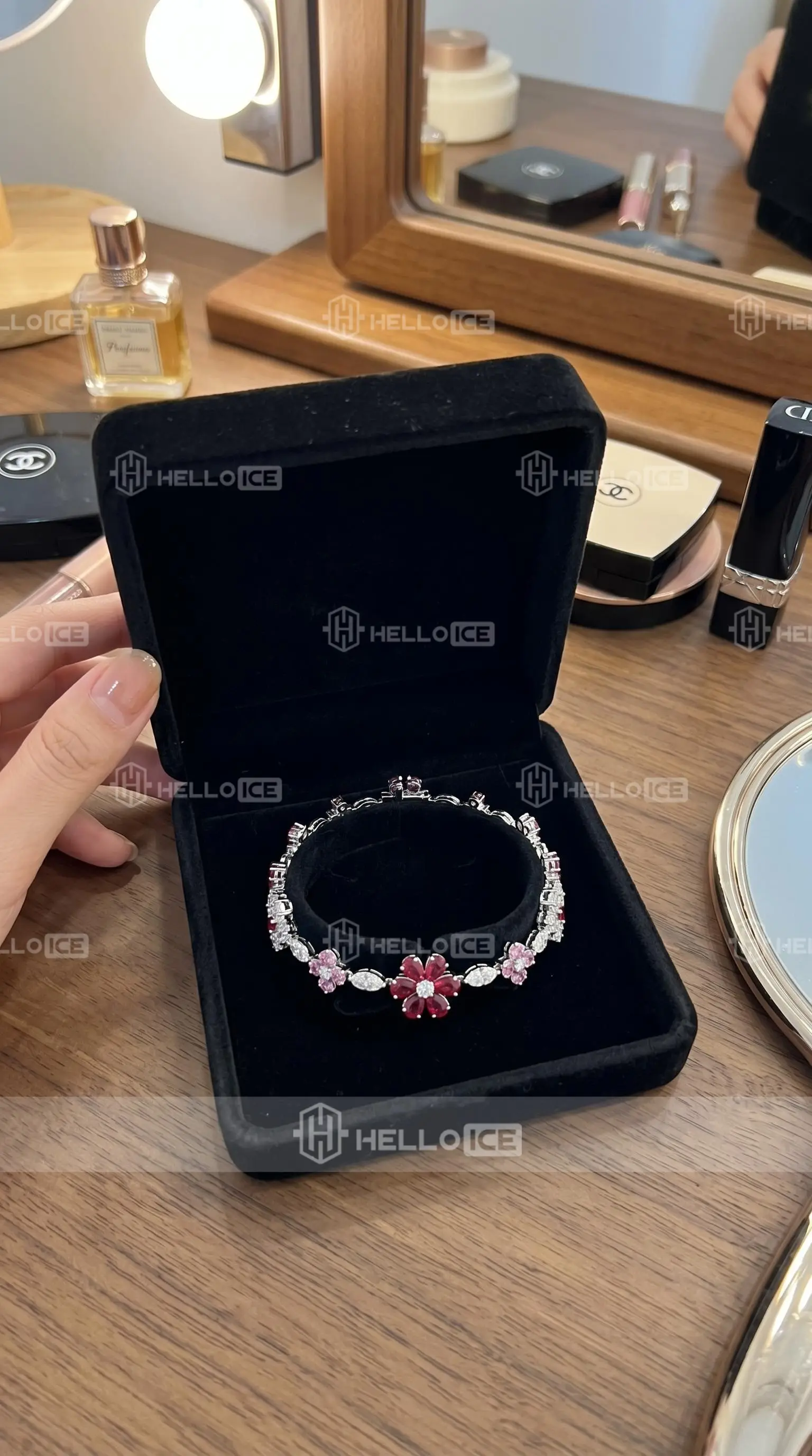 Helloice Review Image