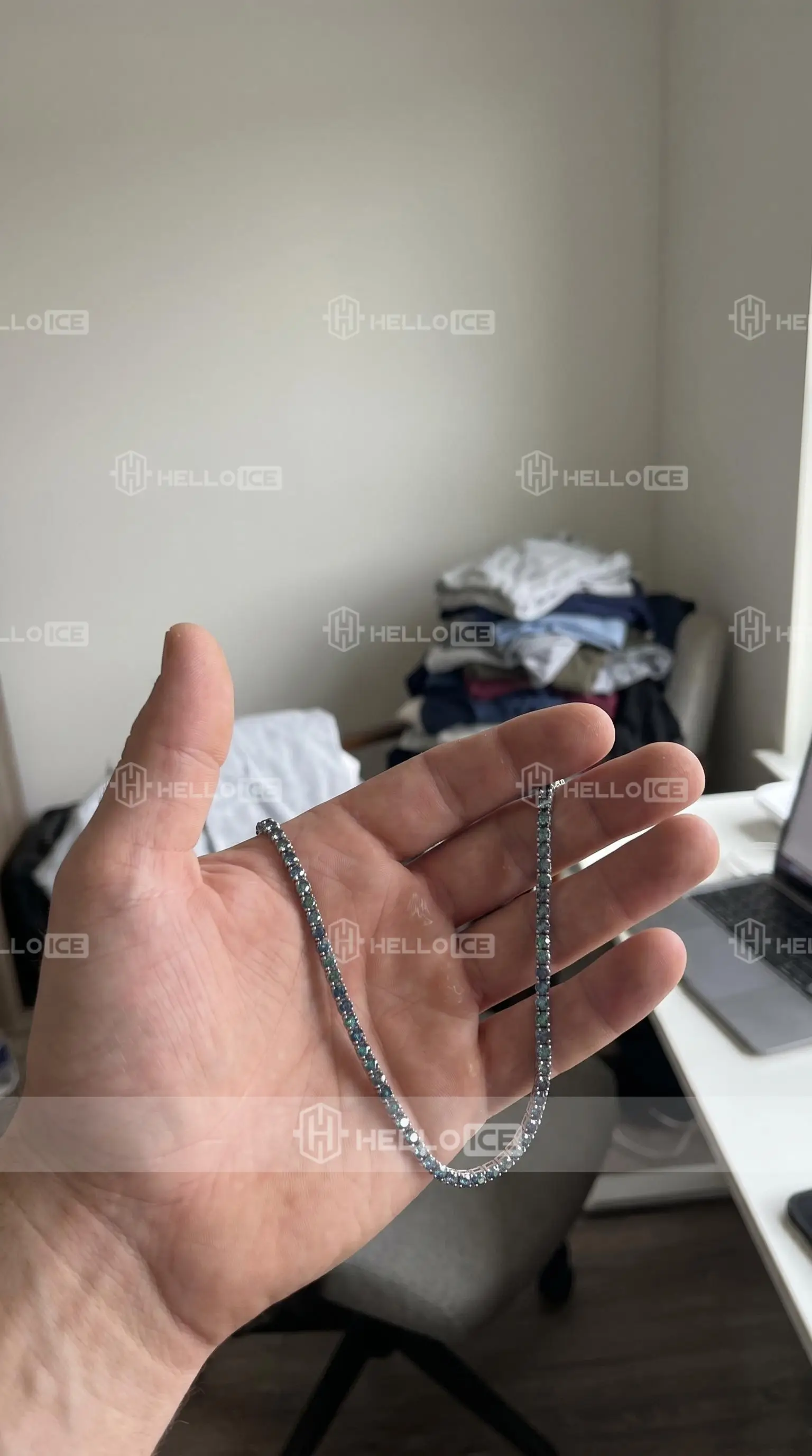 Helloice Review Image
