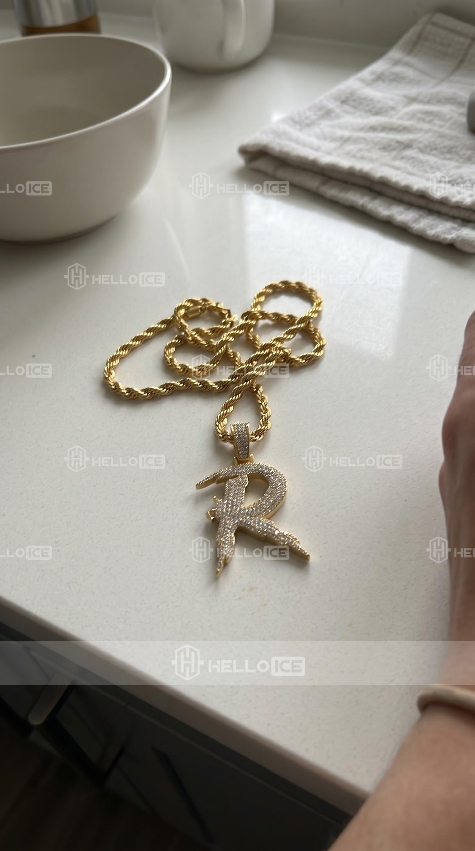 Helloice Review Image