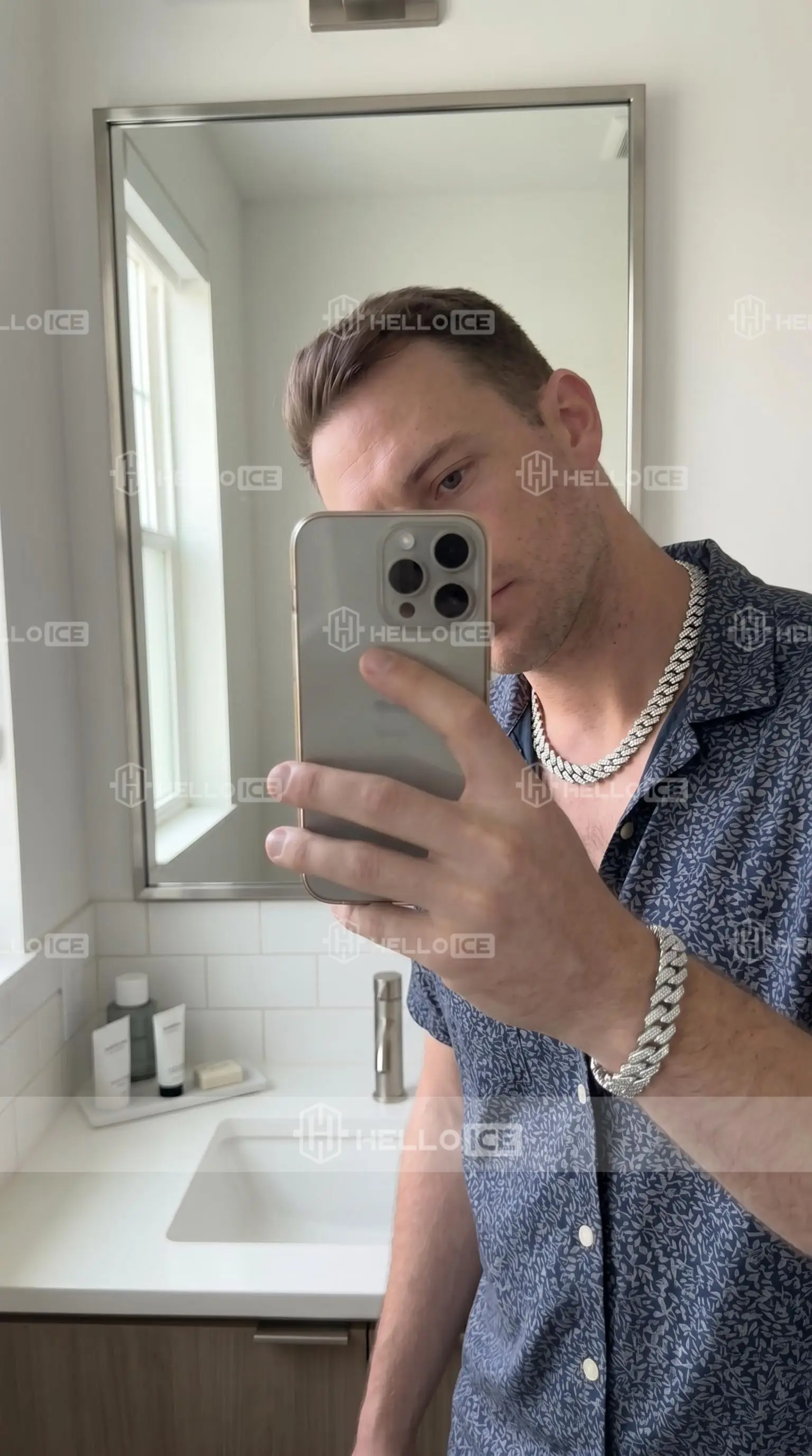 Helloice Review Image