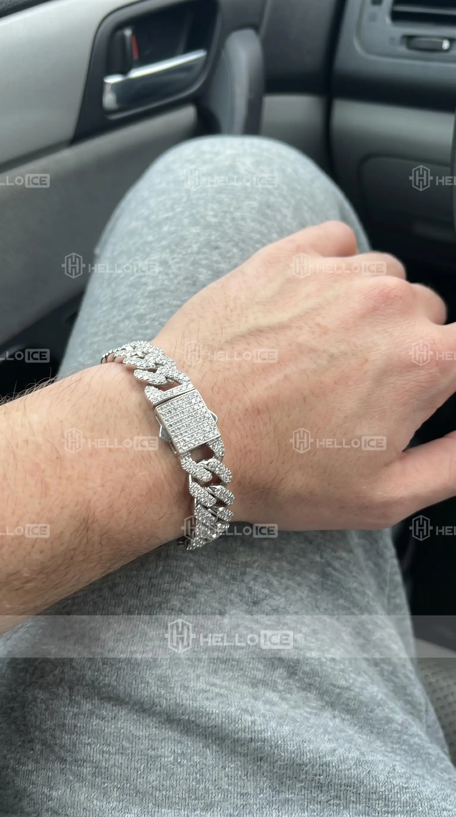 Helloice Review Image