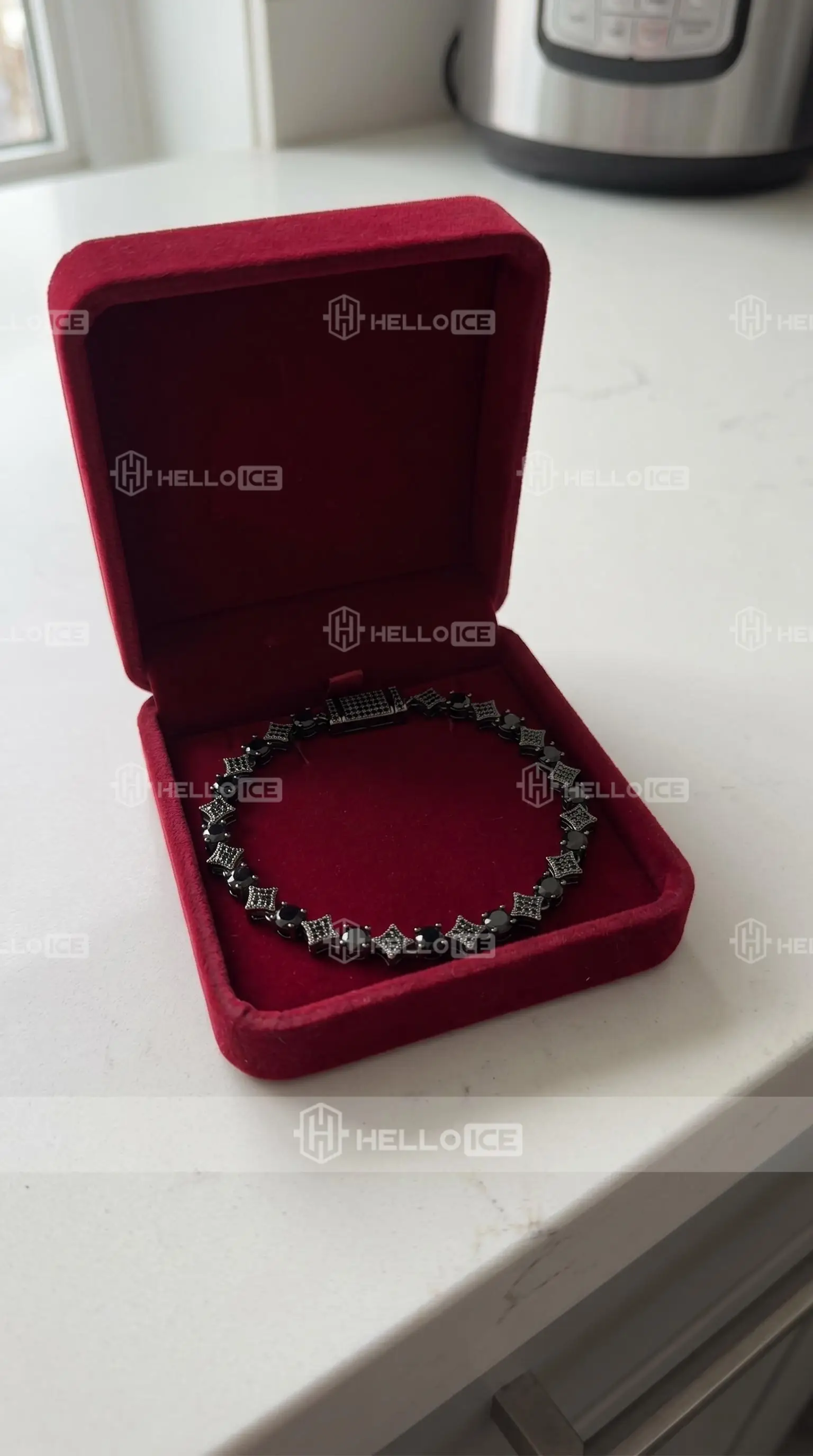 Helloice Review Image