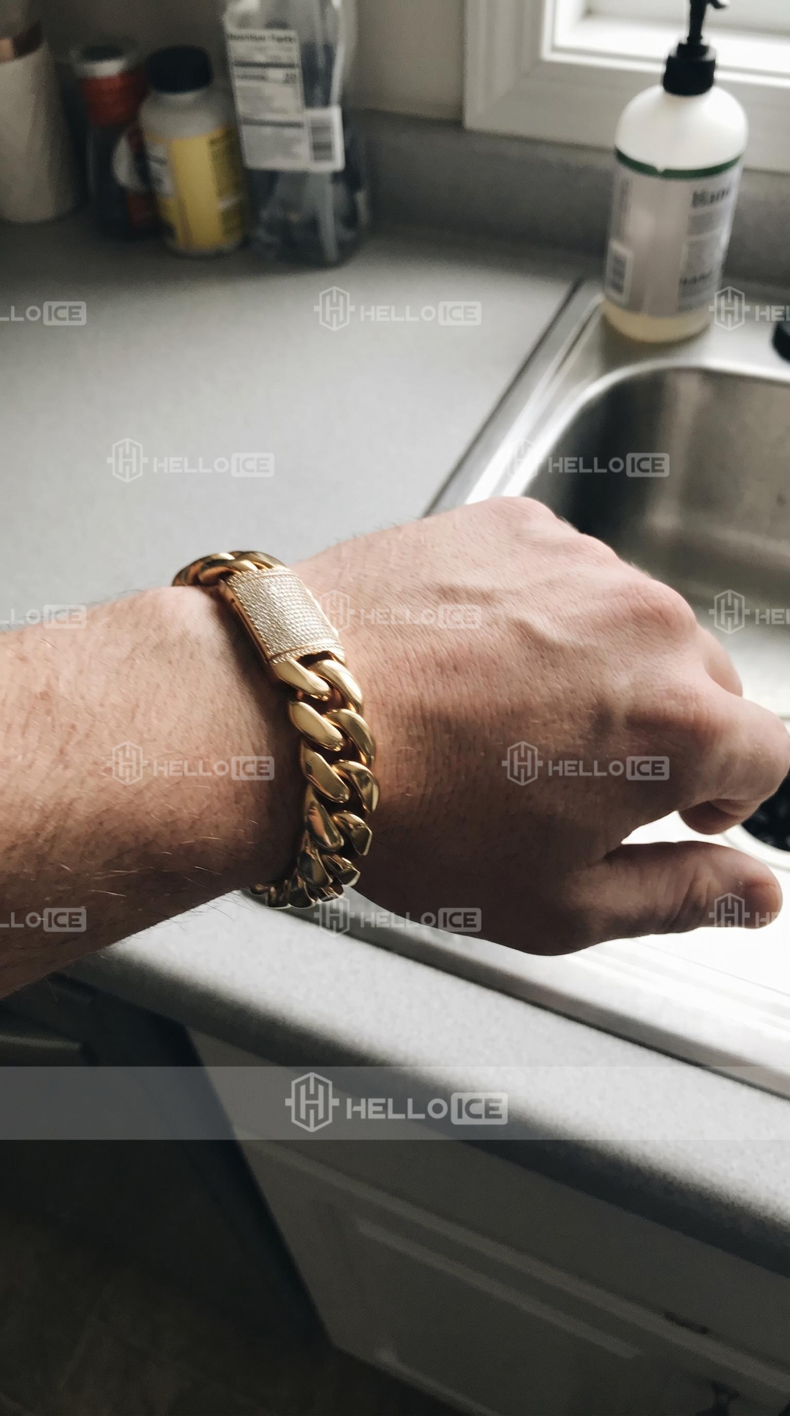 Helloice Review Image