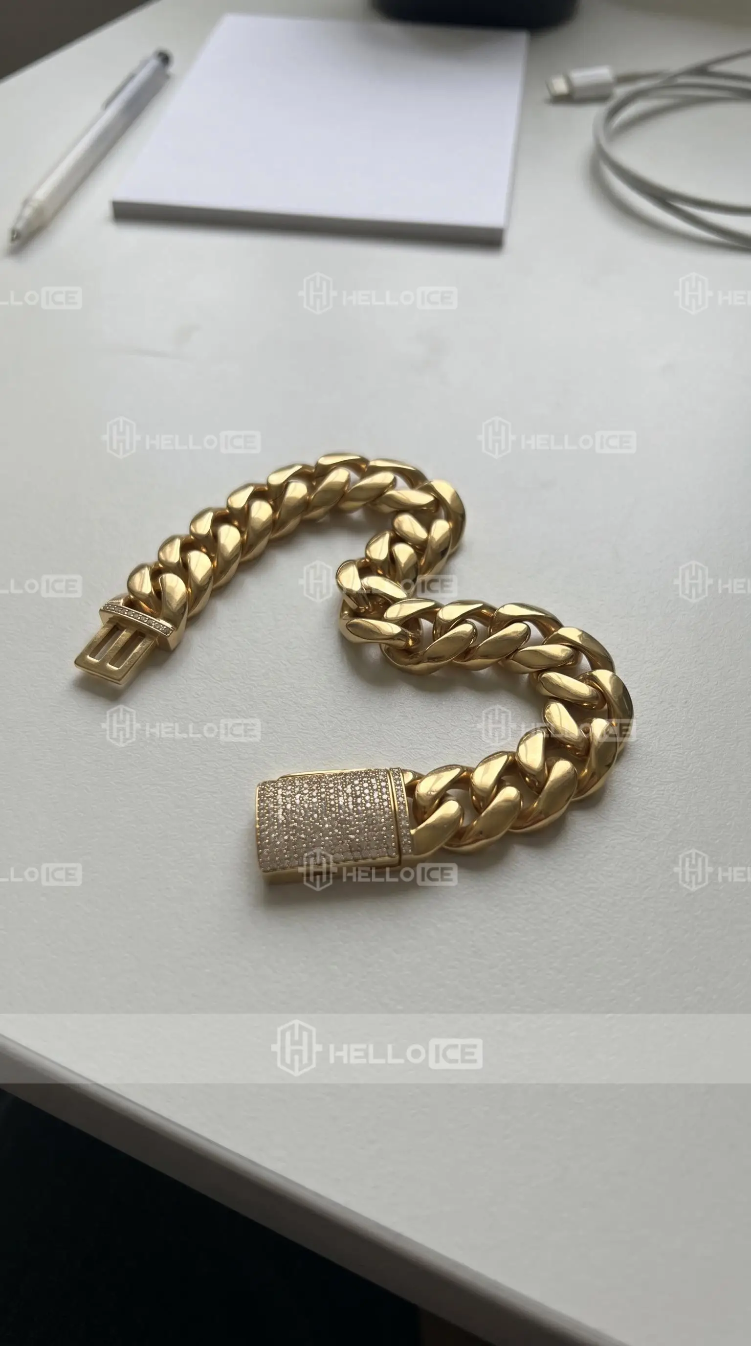 Helloice Review Image