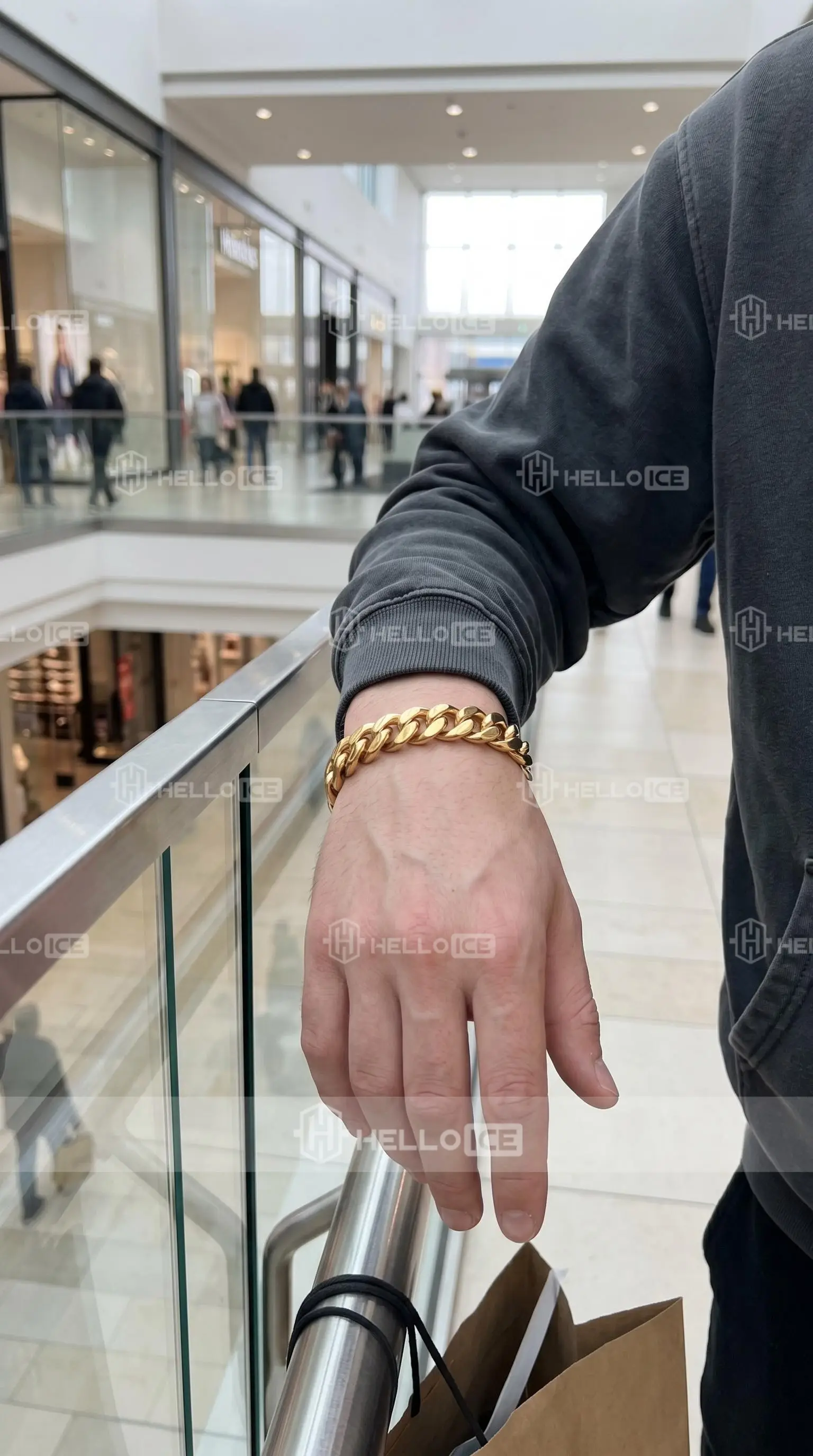 Helloice Review Image