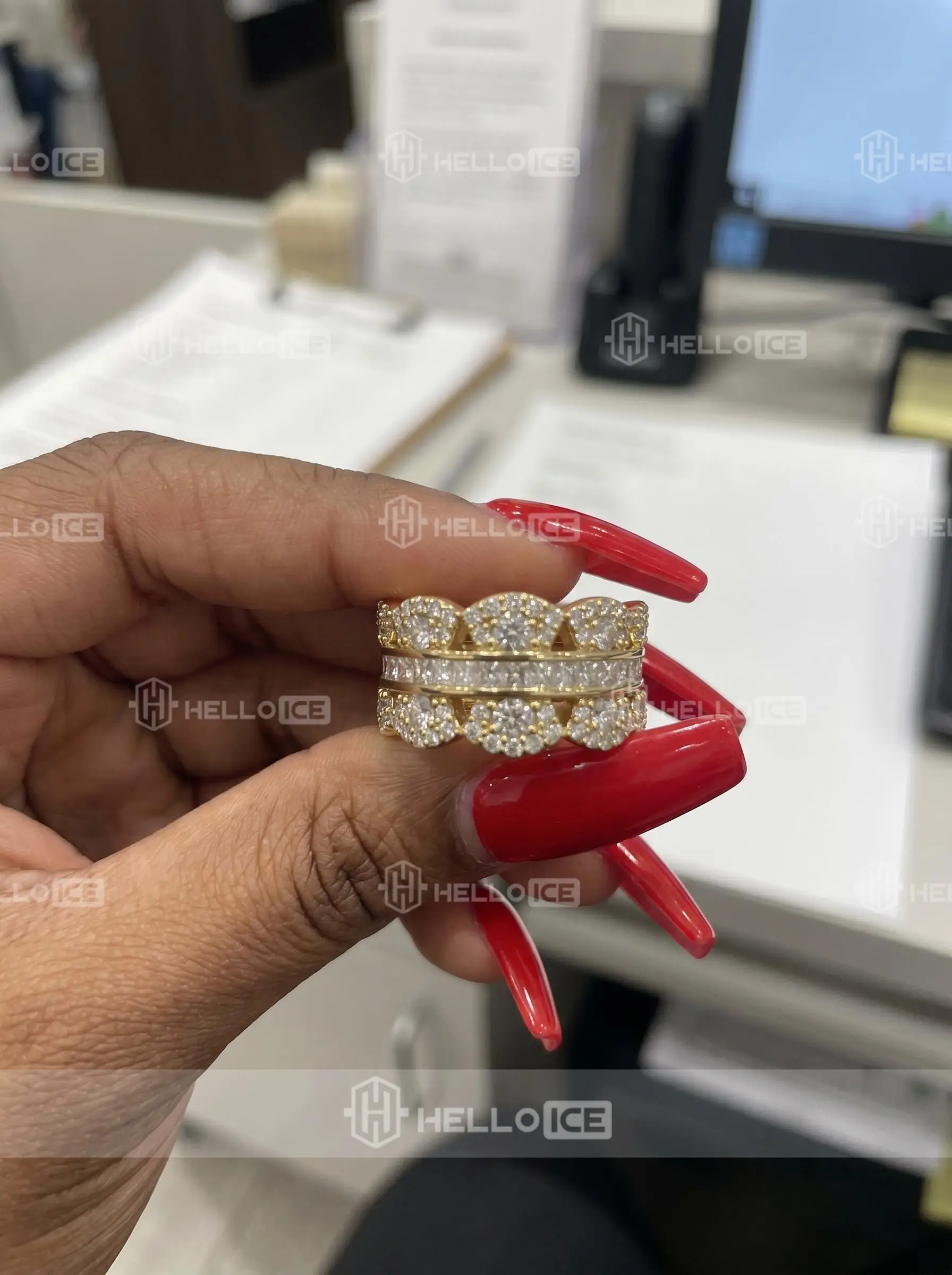 Helloice Review Image