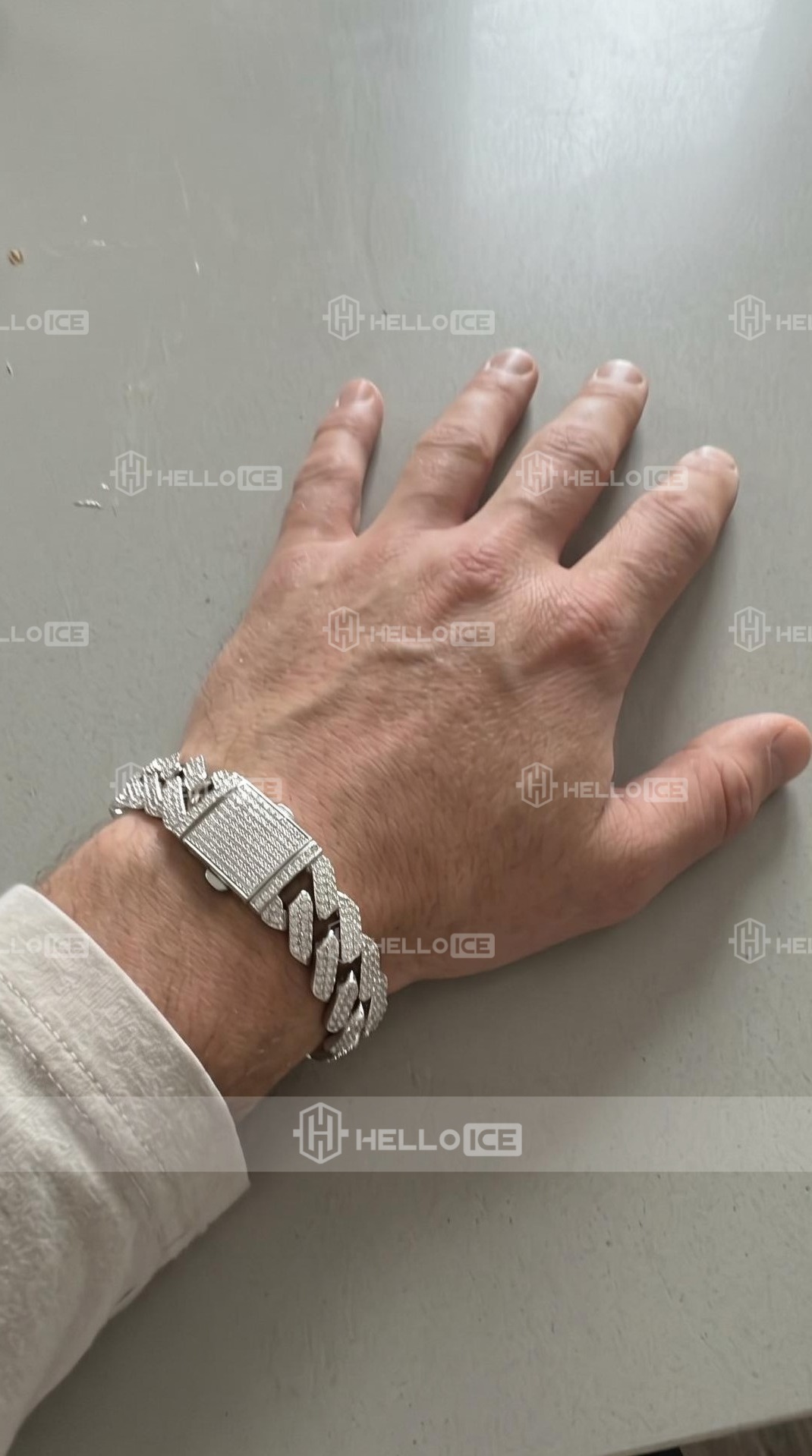 Helloice Review Image