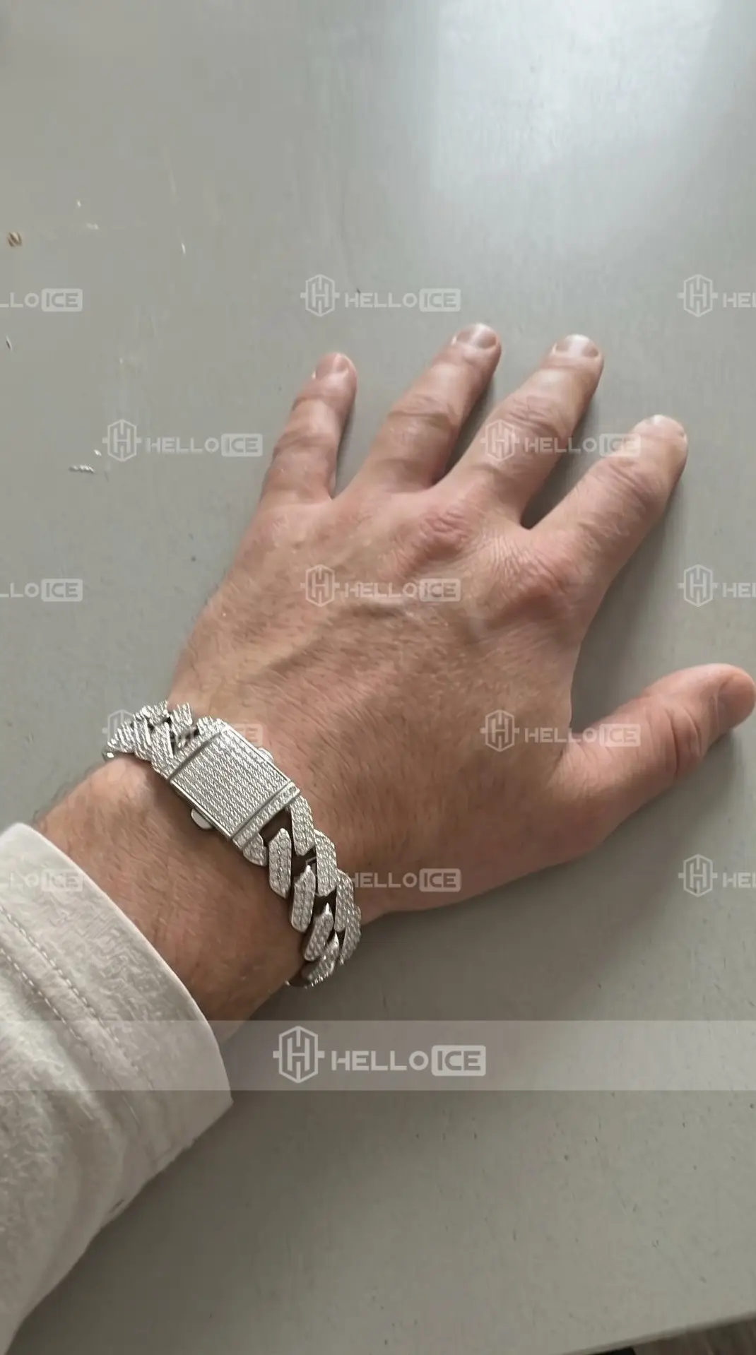Helloice Review Image