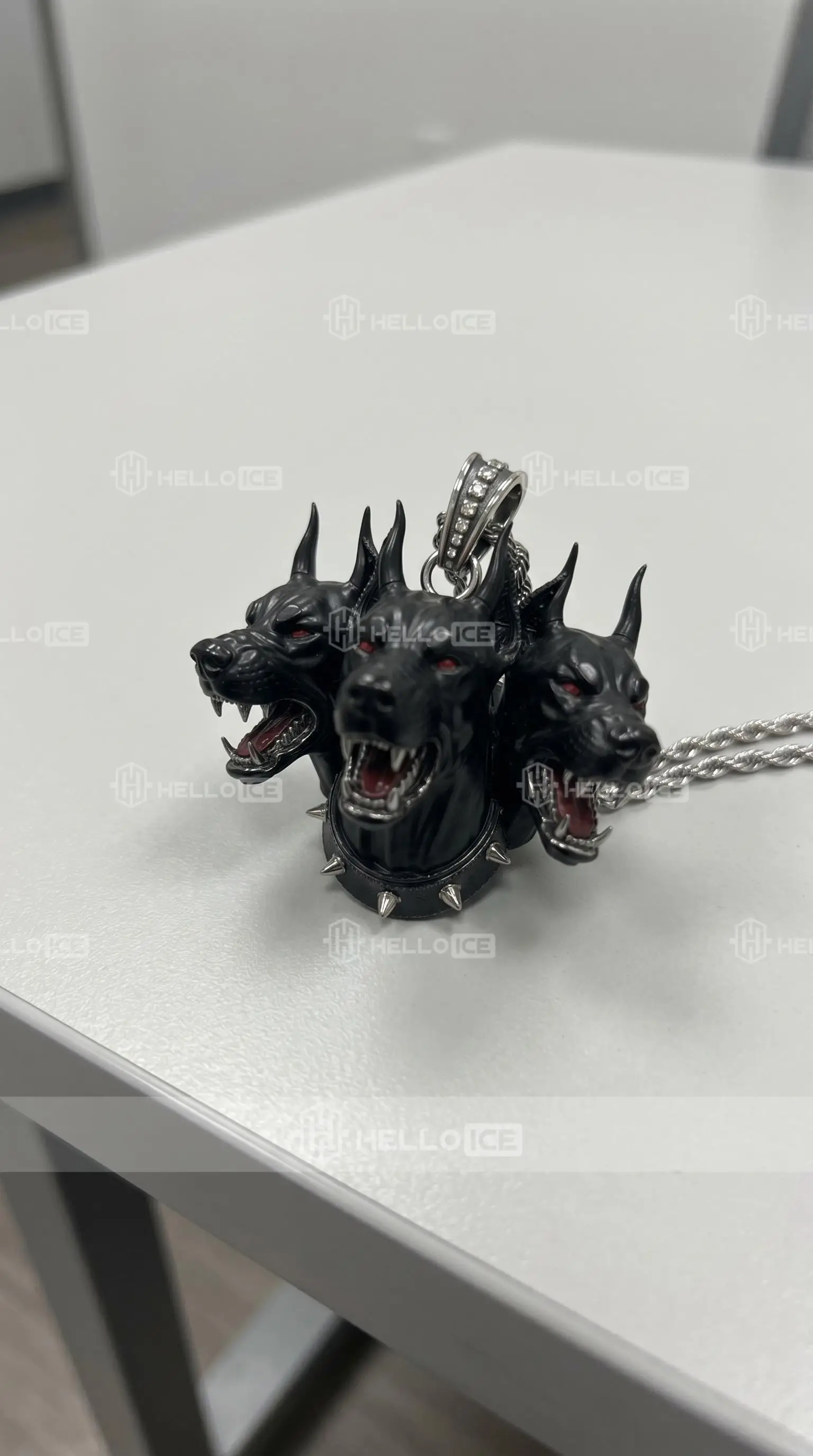 Helloice Review Image