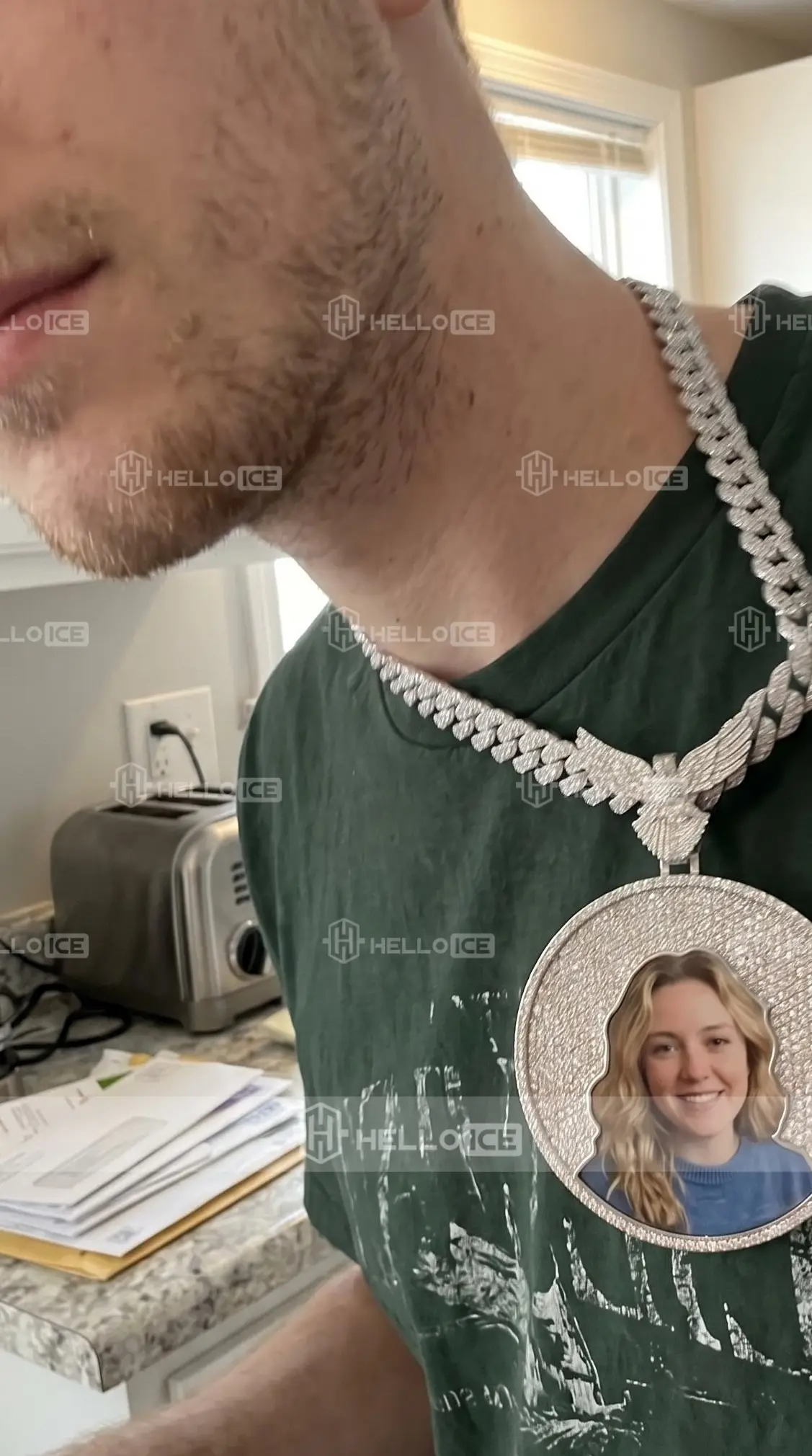 Helloice Review Image