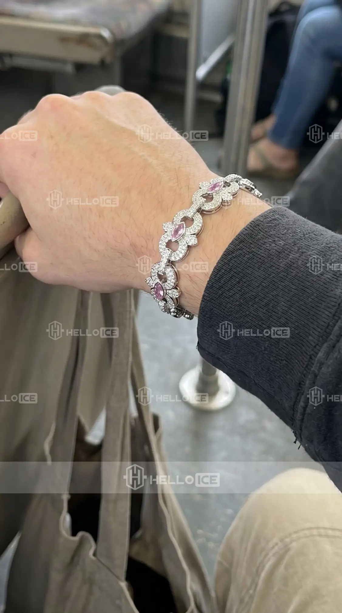 Helloice Review Image