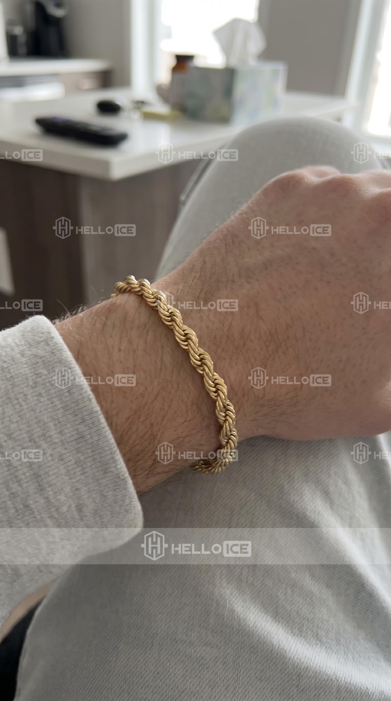 Helloice Review Image