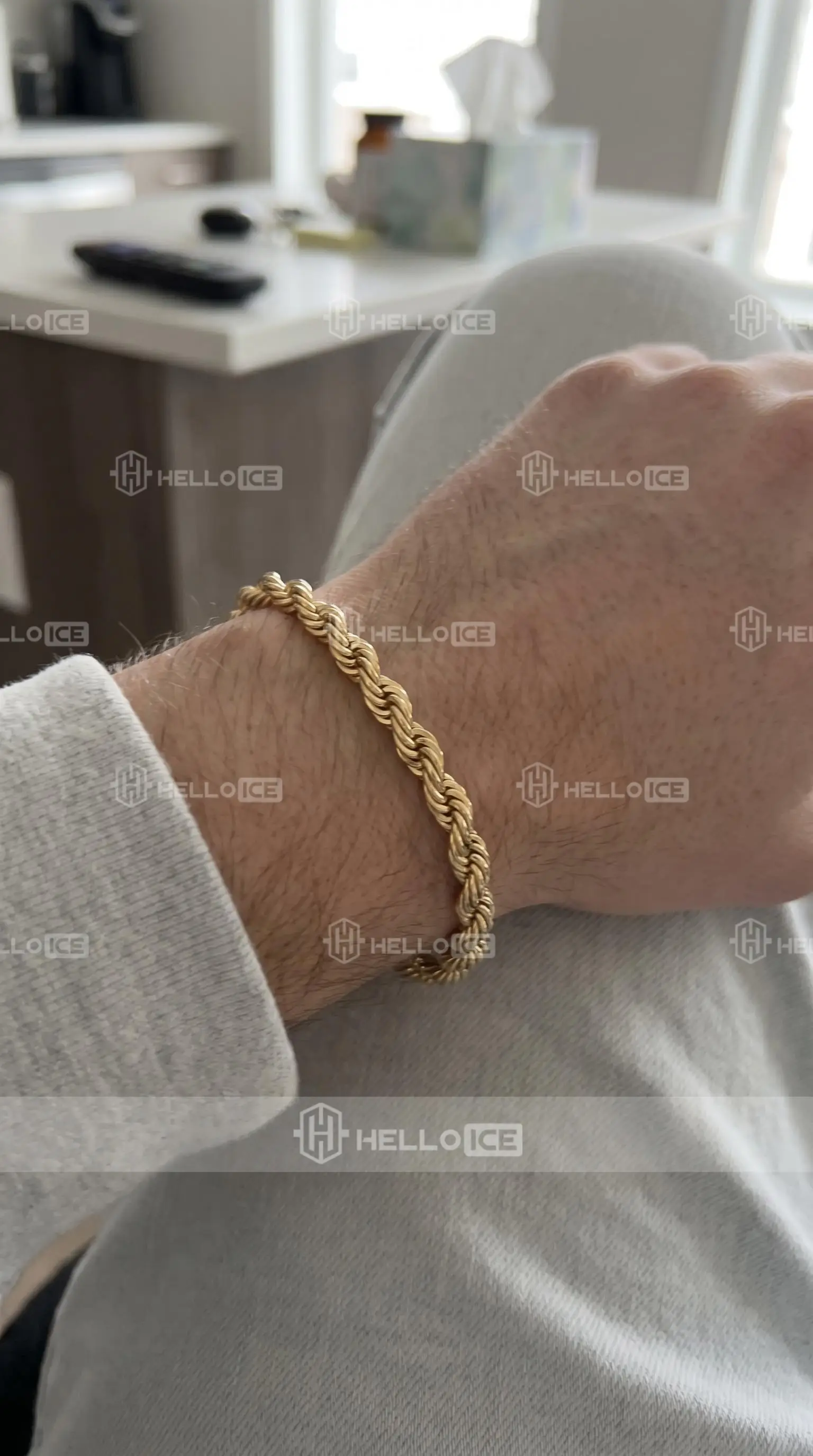 Helloice Review Image