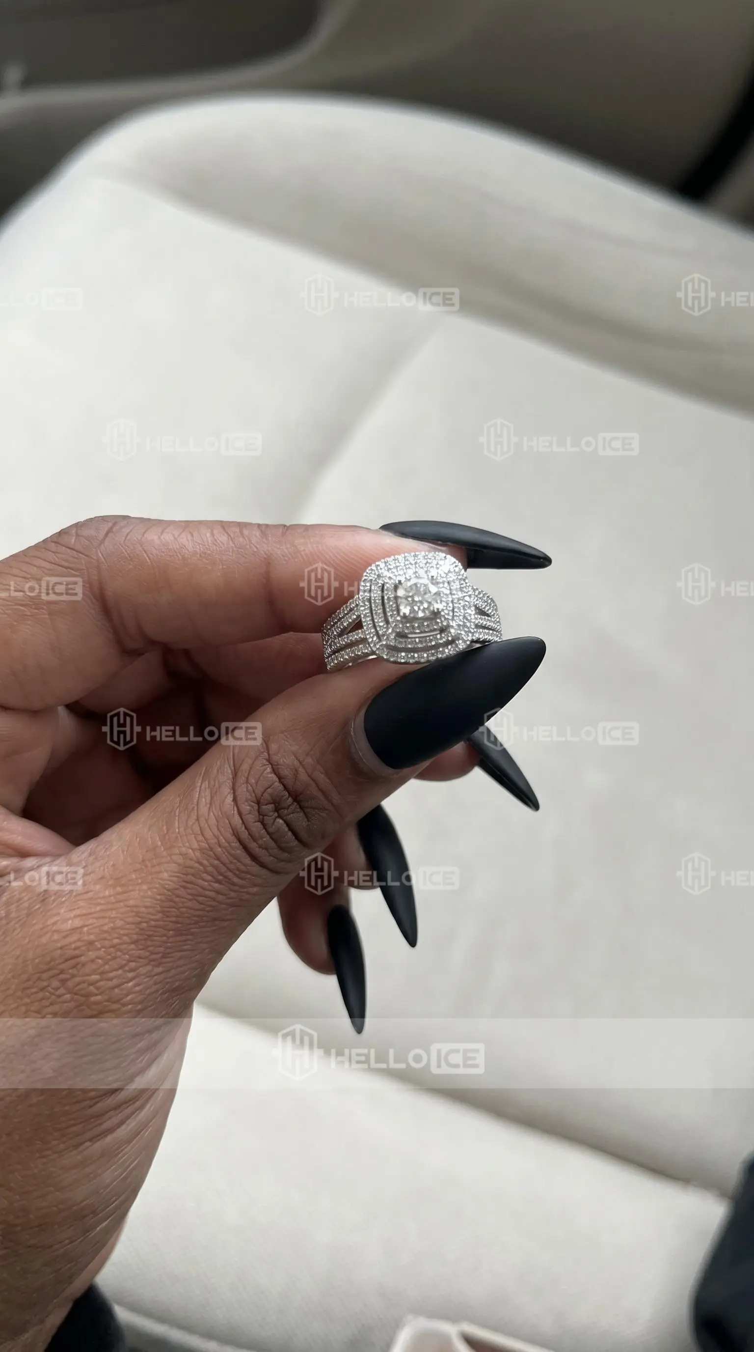 Helloice Review Image