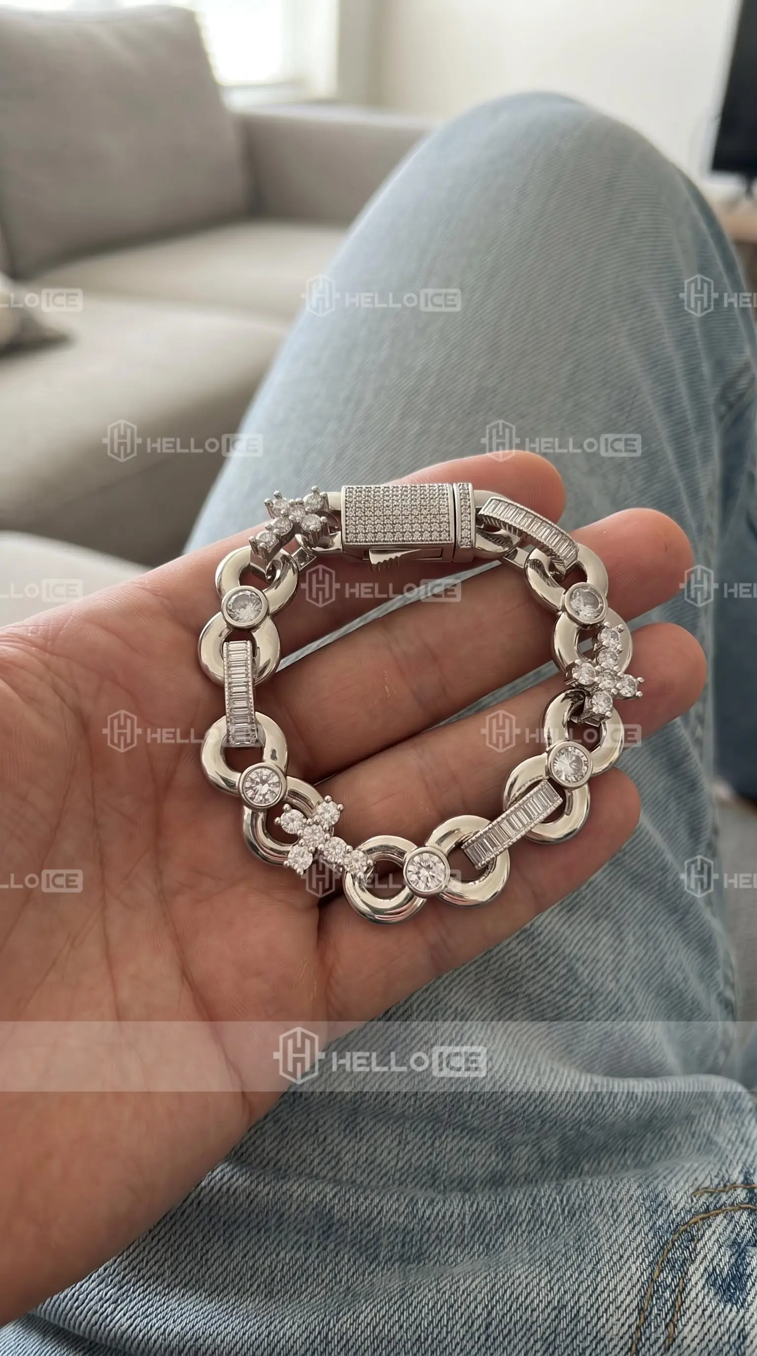 Helloice Review Image