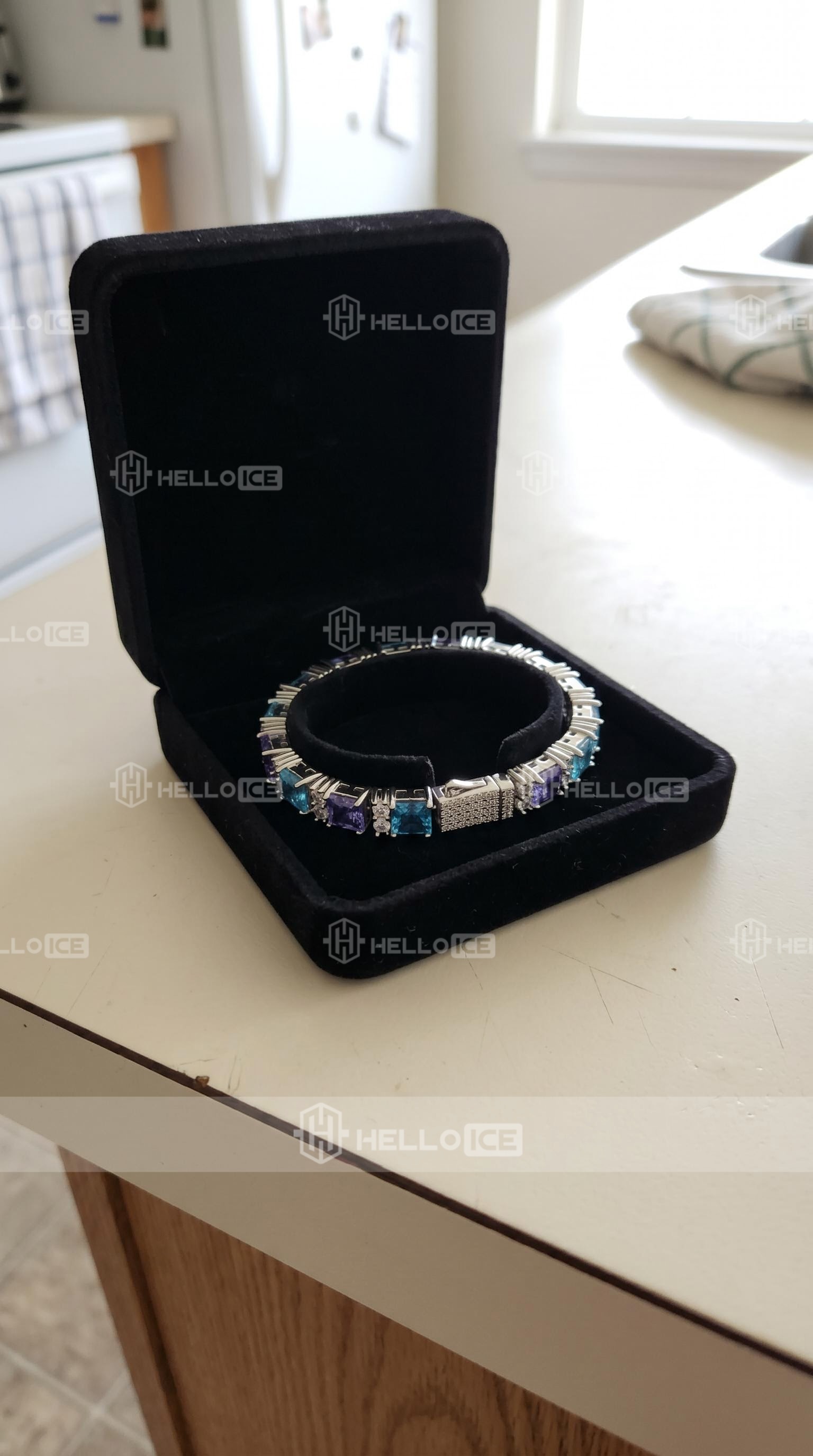Helloice Review Image