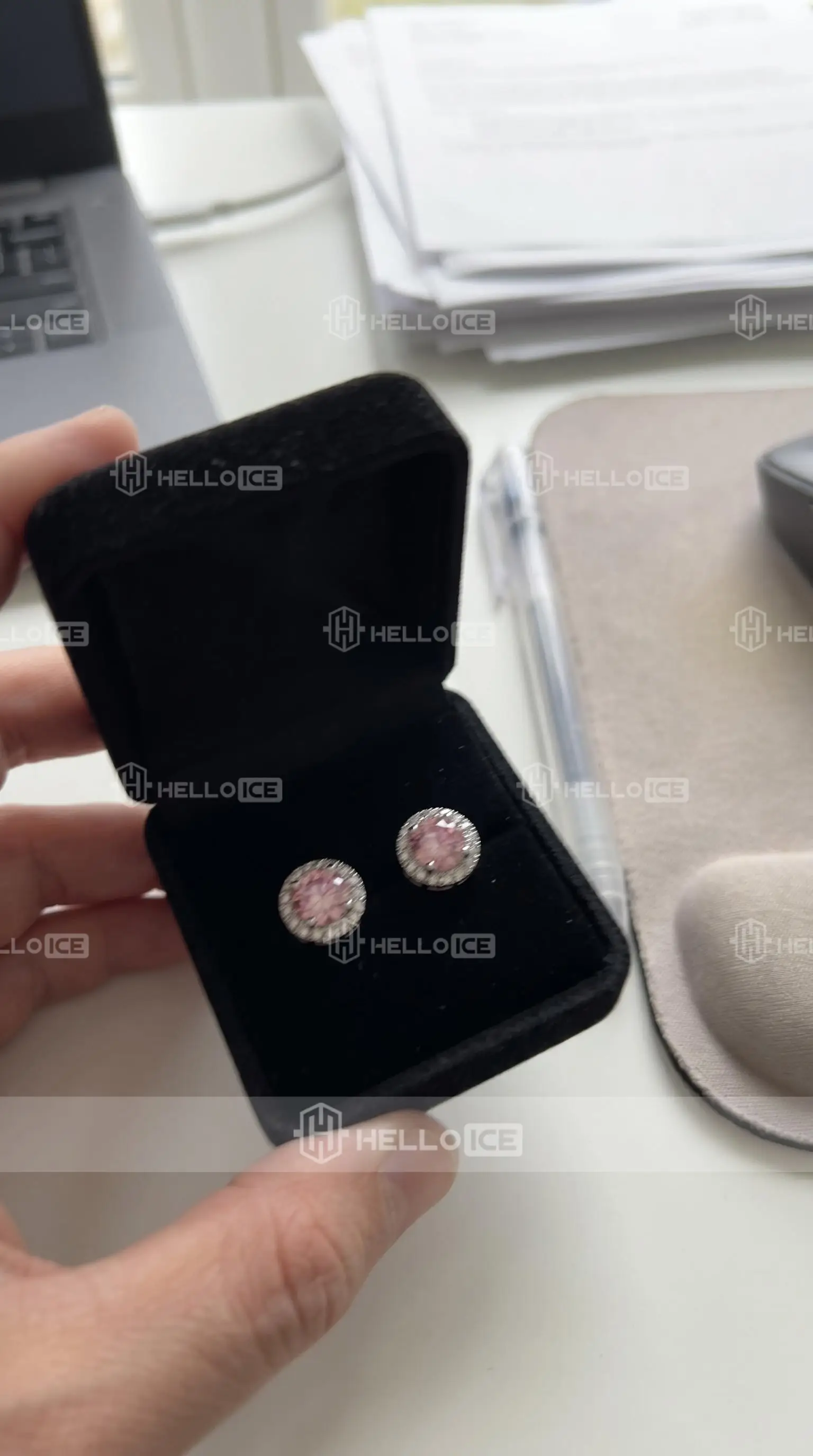 Helloice Review Image