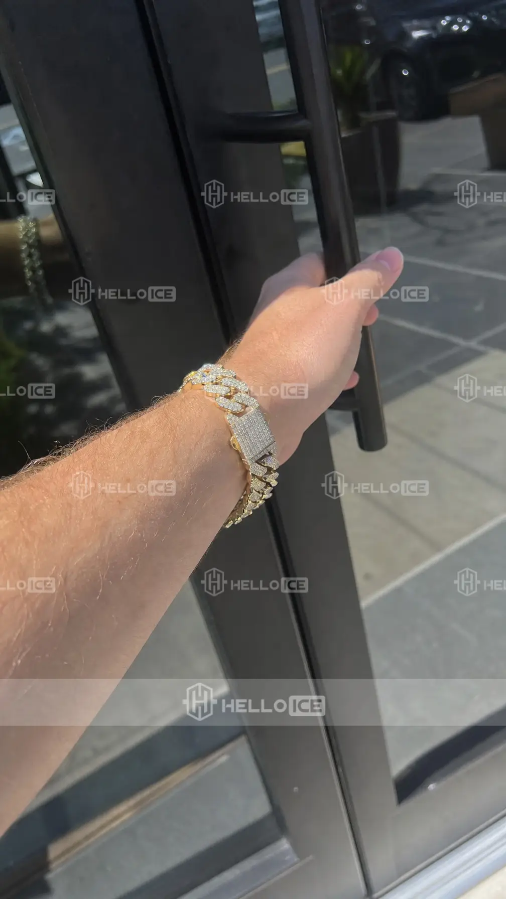 Helloice Review Image
