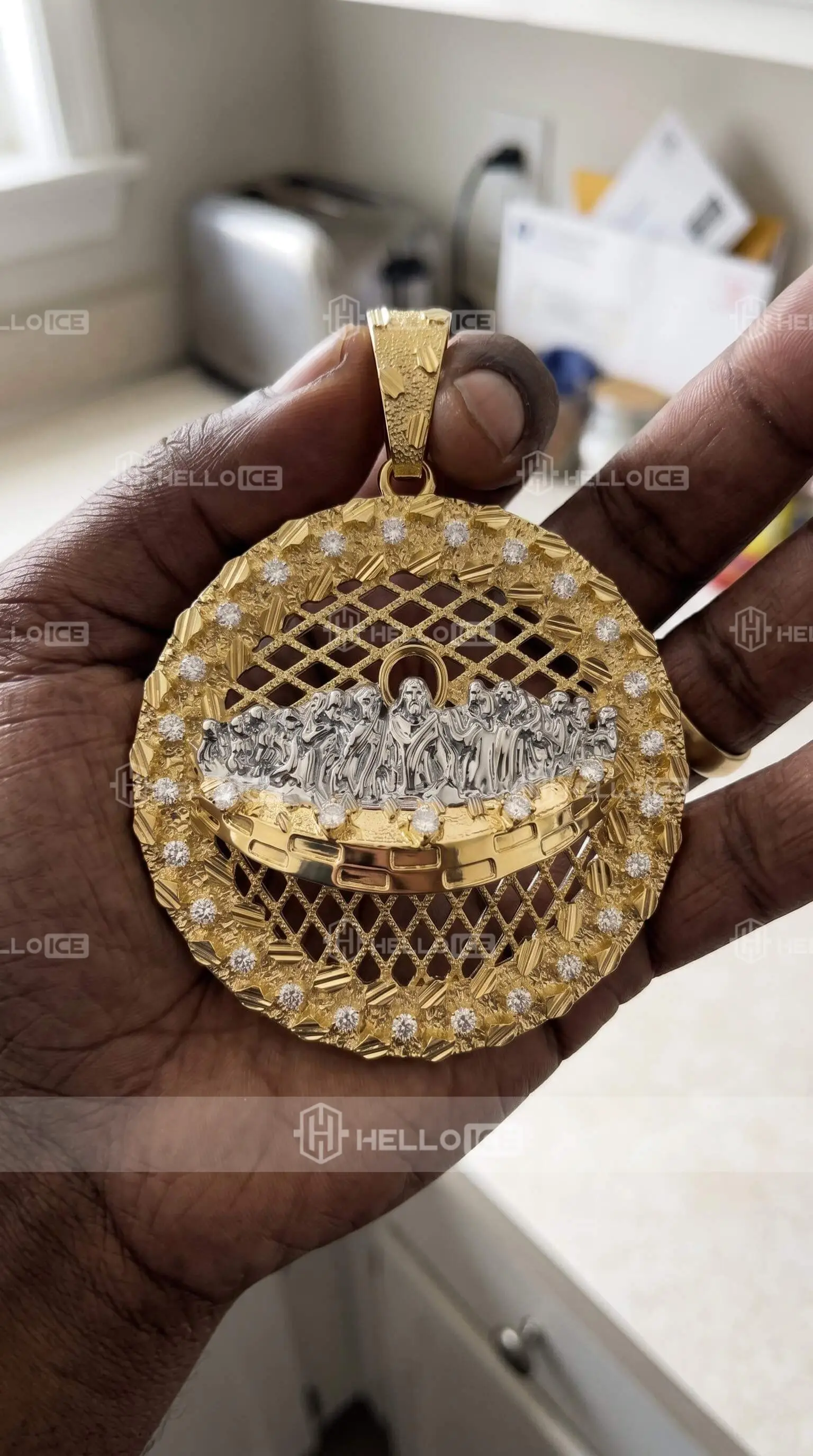 Helloice Review Image