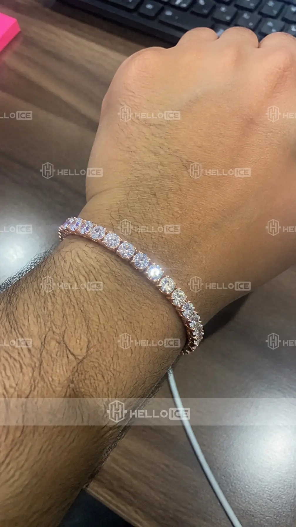 Helloice Review Image