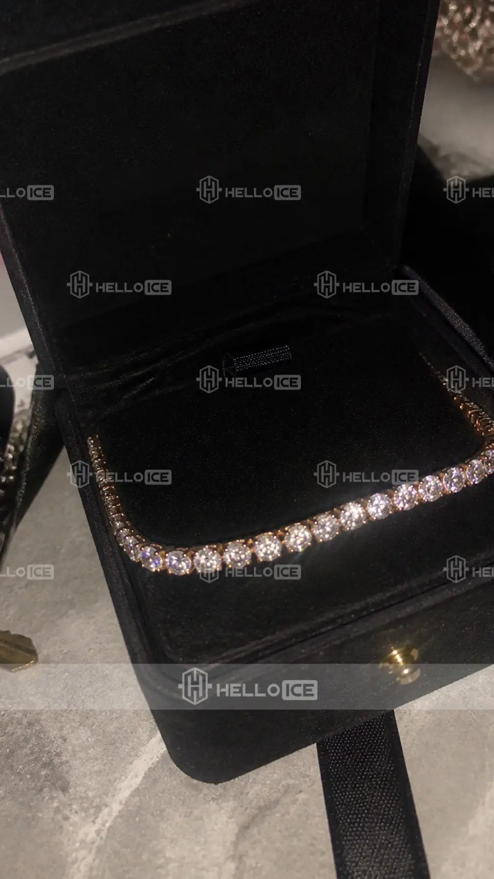 Helloice Review Image