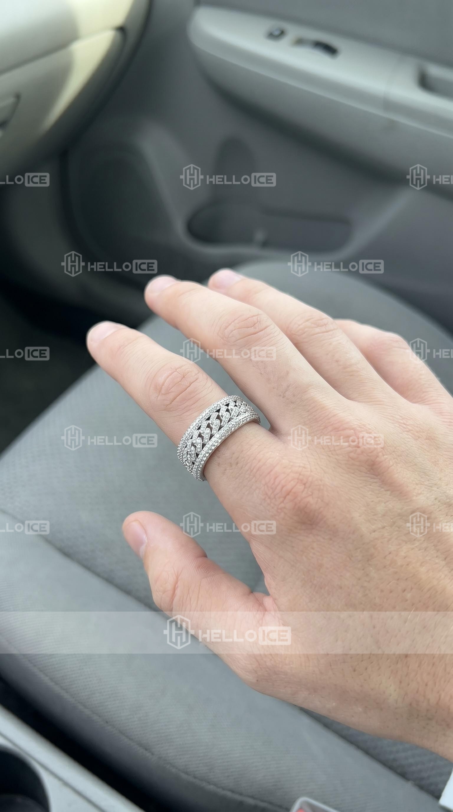 Helloice Review Image