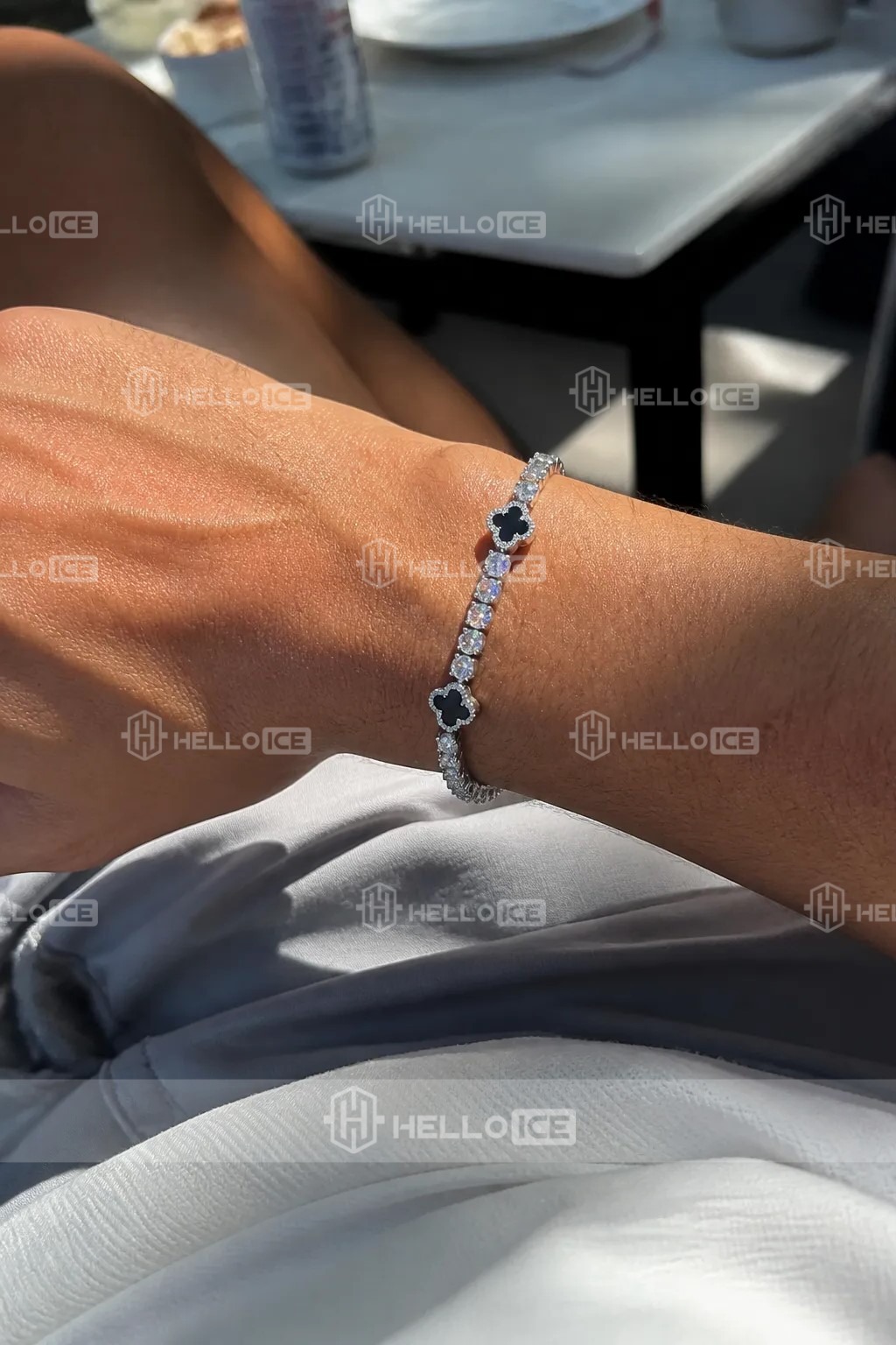Helloice Review Image