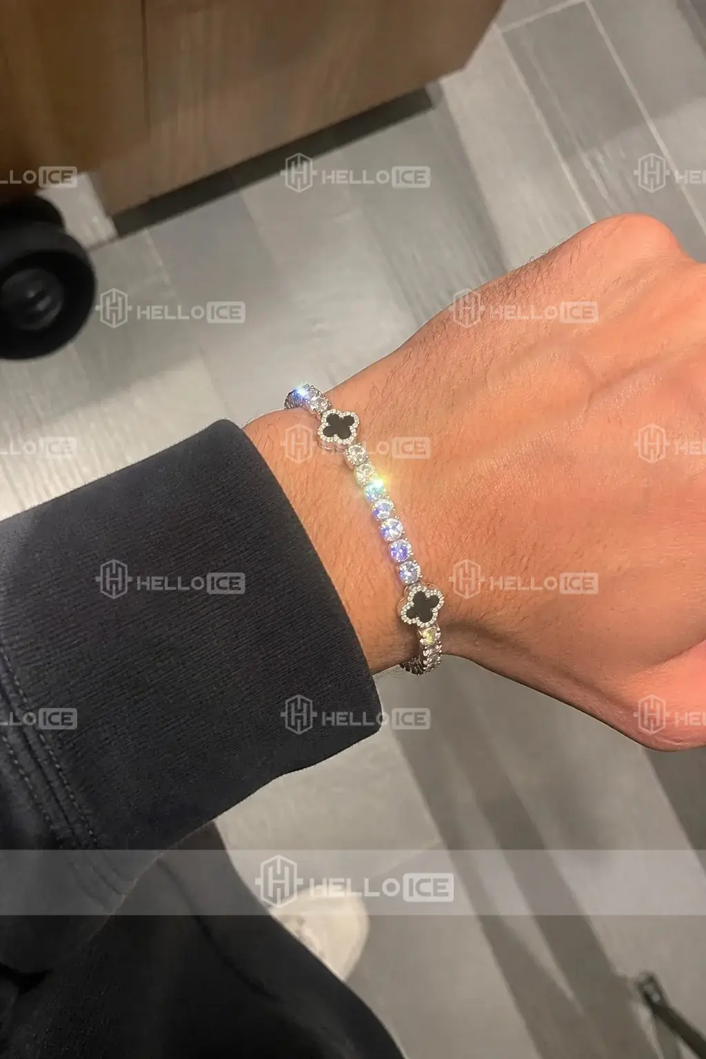 Helloice Review Image