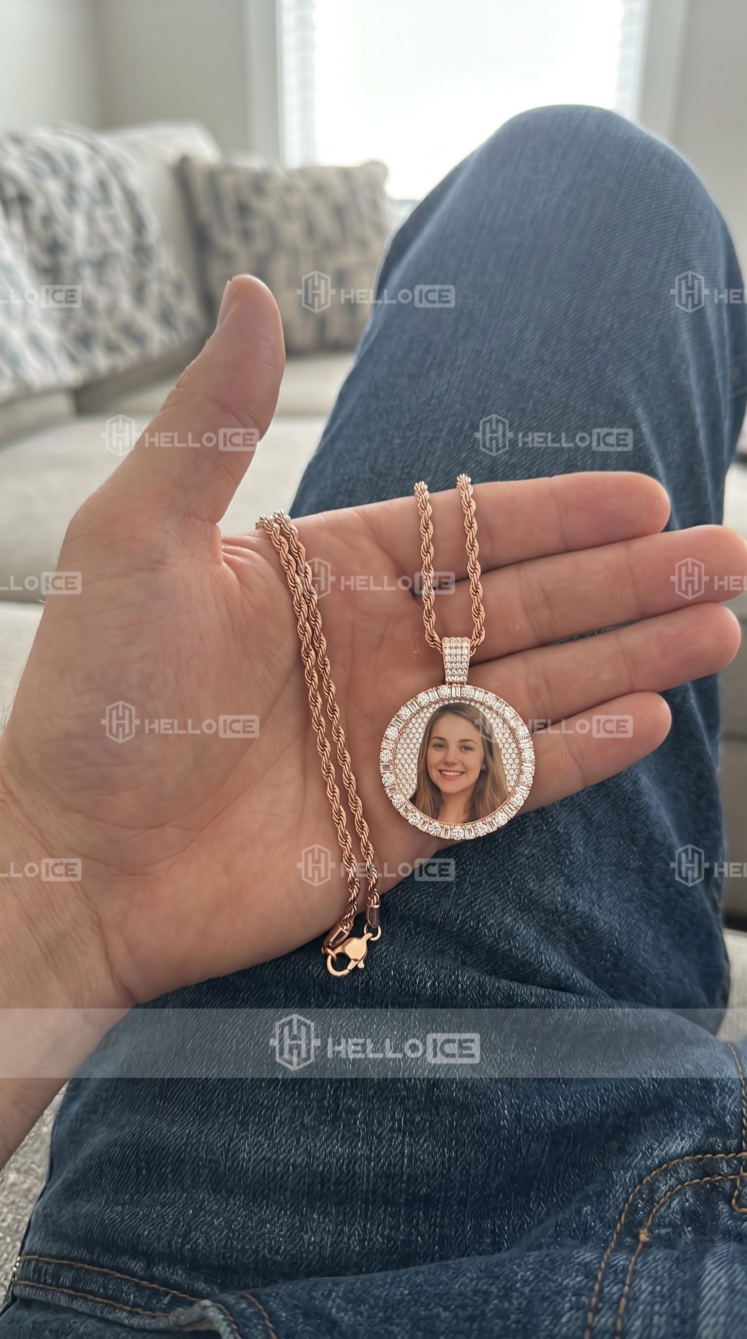 Helloice Review Image