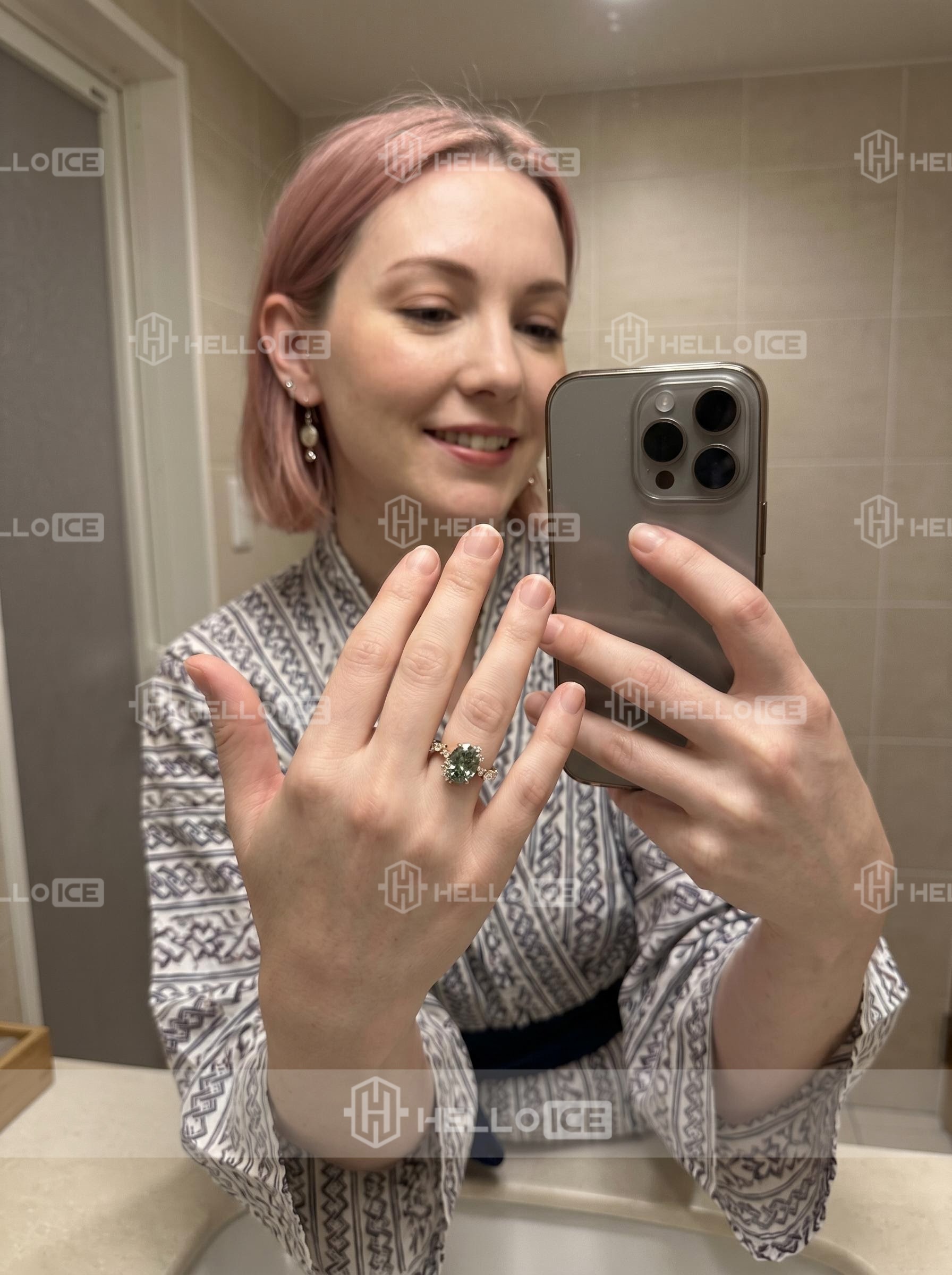 Helloice Review Image