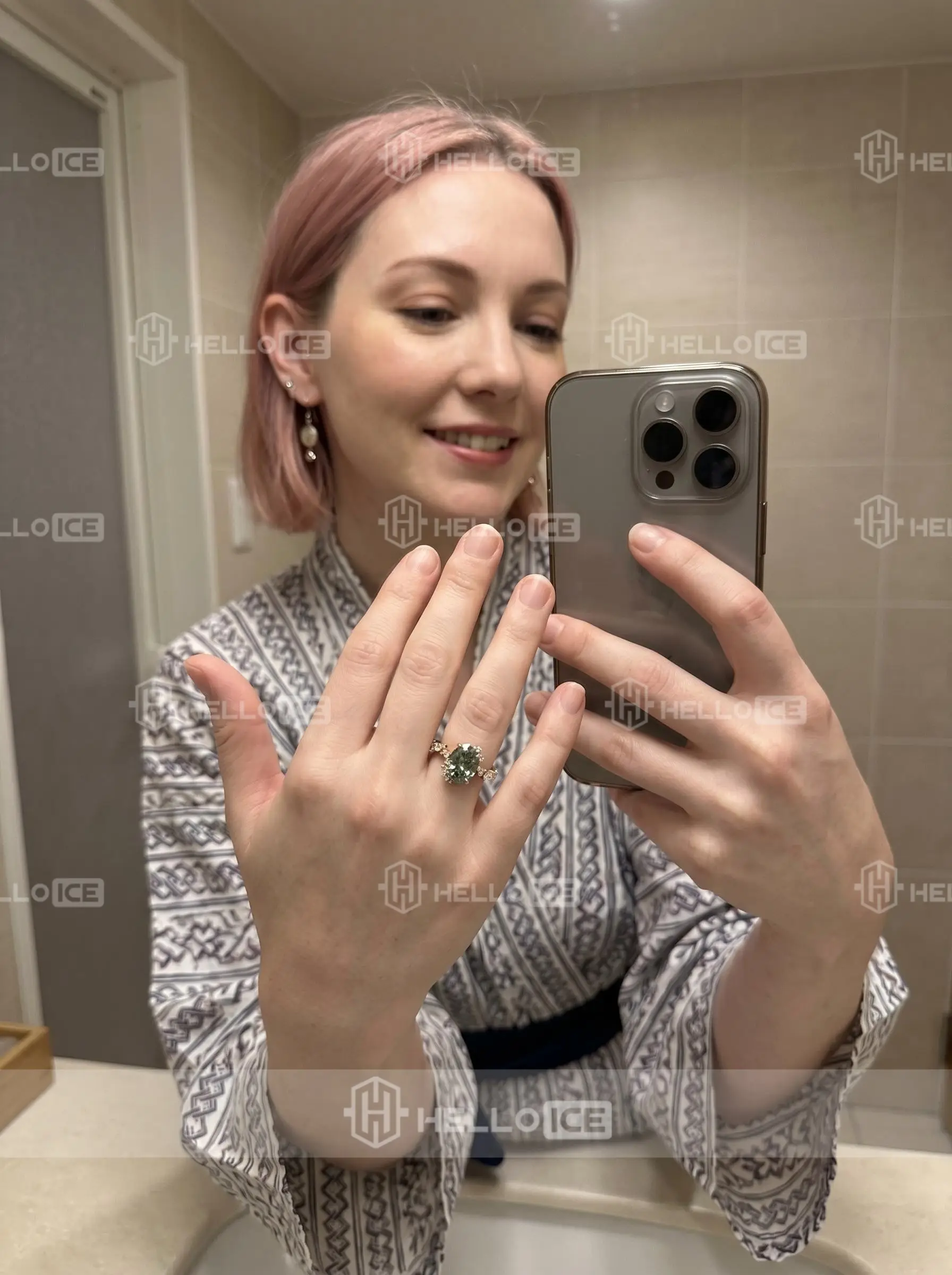 Helloice Review Image