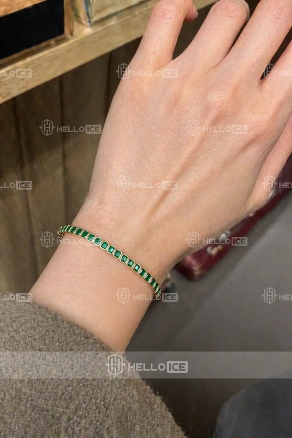 Helloice Review Image