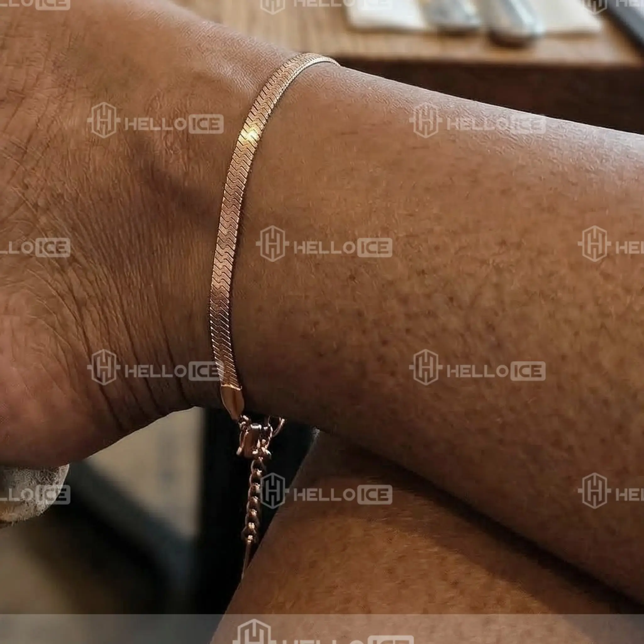 Helloice Review Image