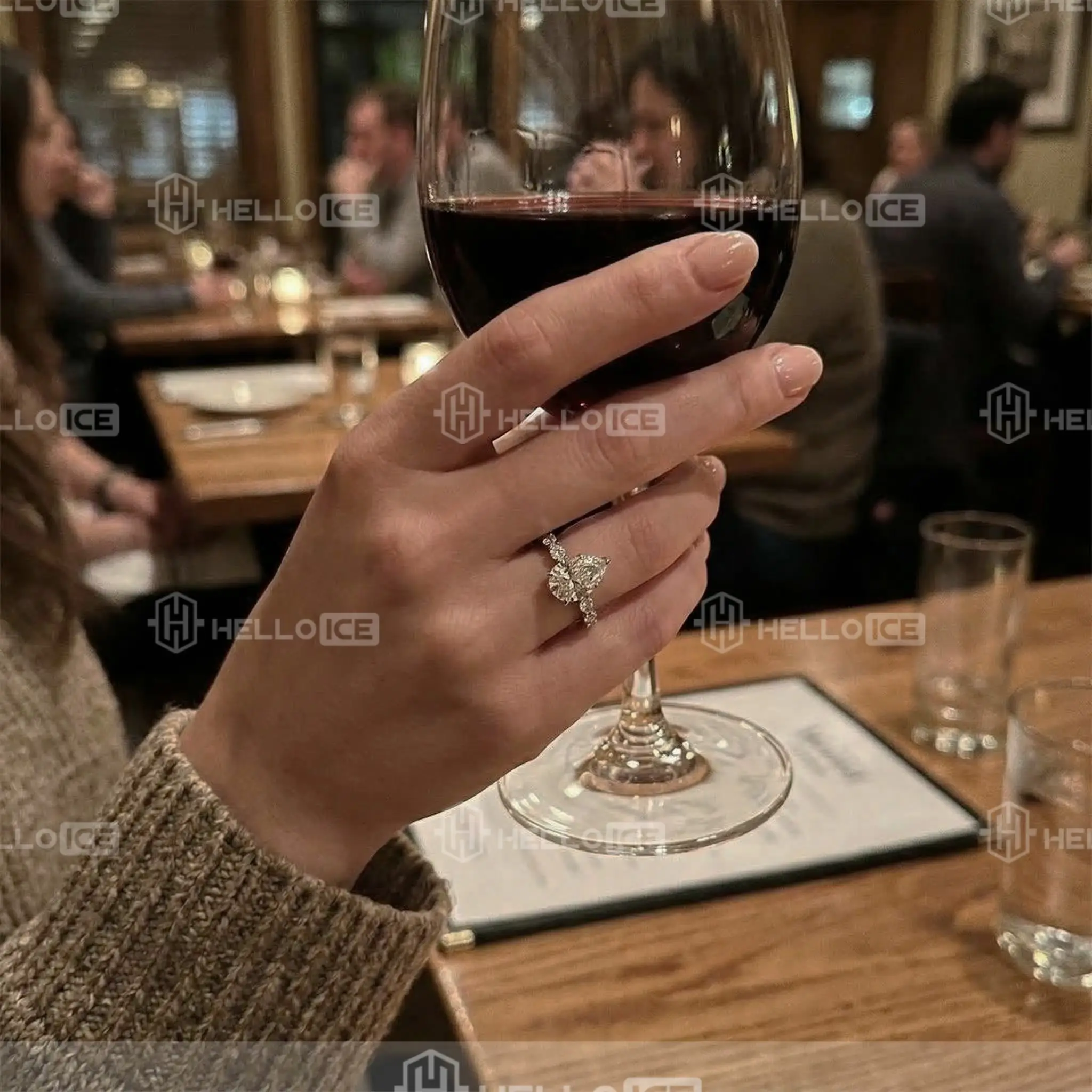 Helloice Review Image
