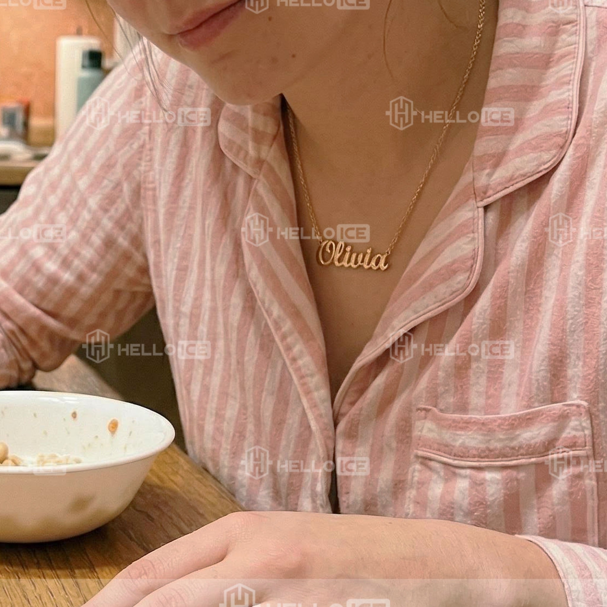 Helloice Review Image