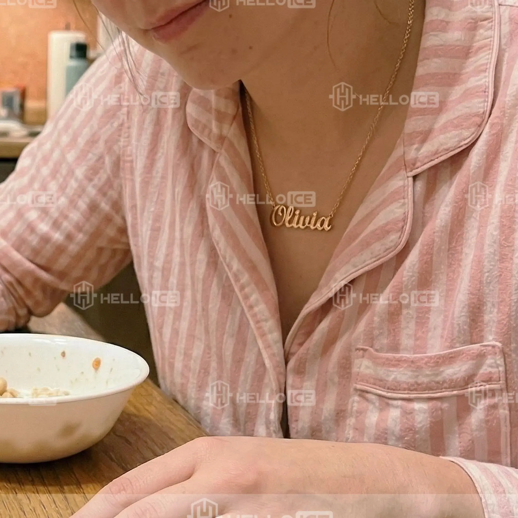 Helloice Review Image