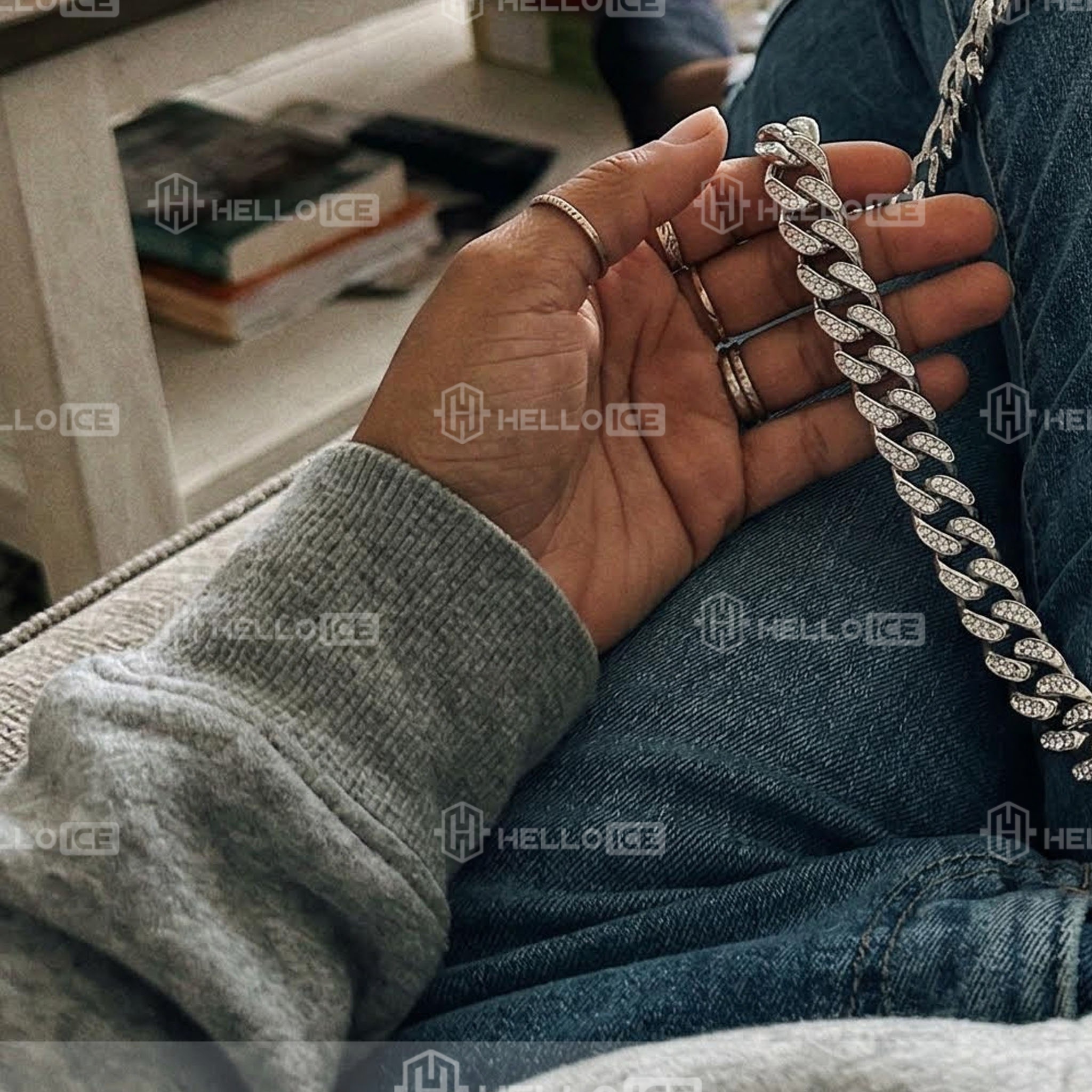Helloice Review Image