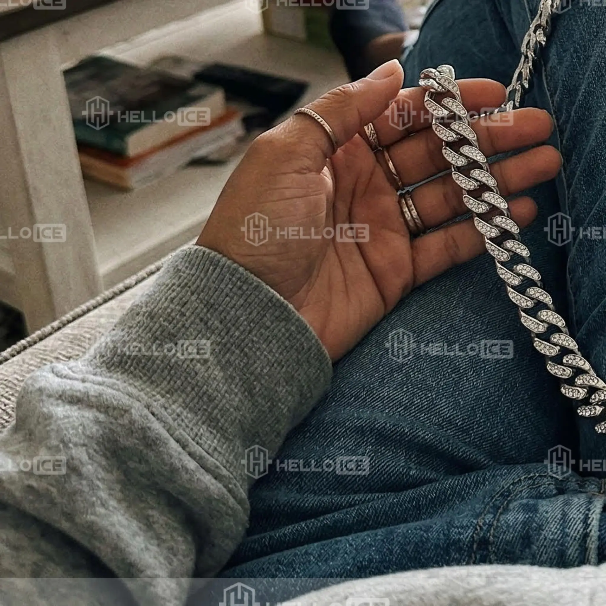 Helloice Review Image