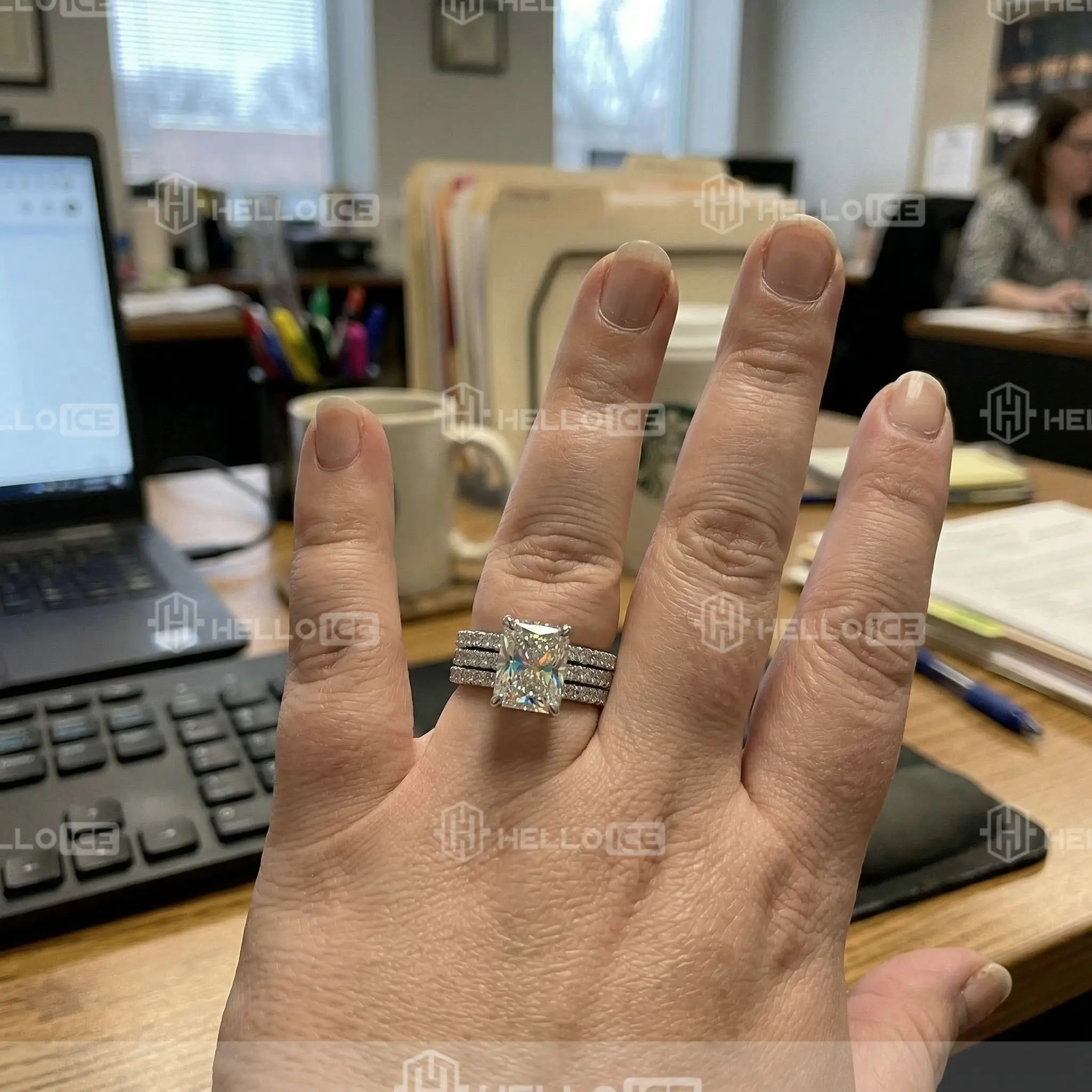 Helloice Review Image